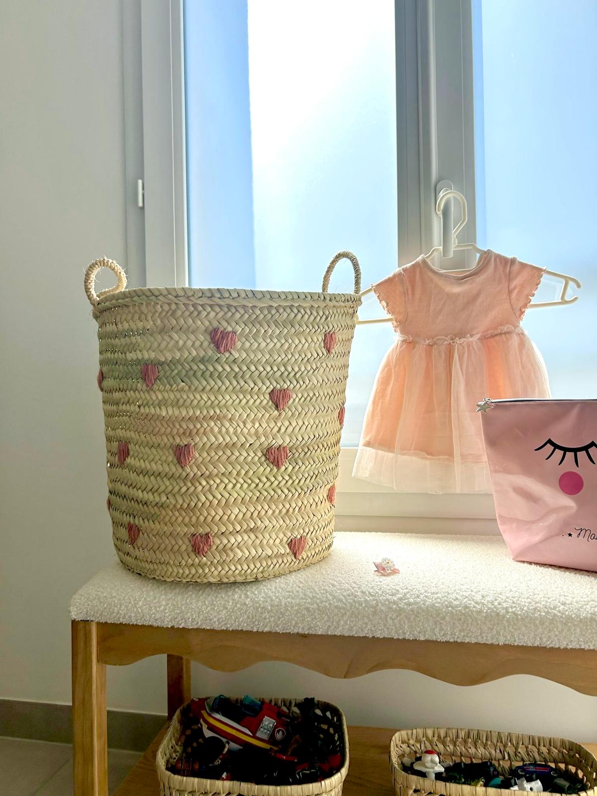 PANIER DE RANGEMENT MAROCAIN PAILLE CŒUR ROSE RONDE 40CM