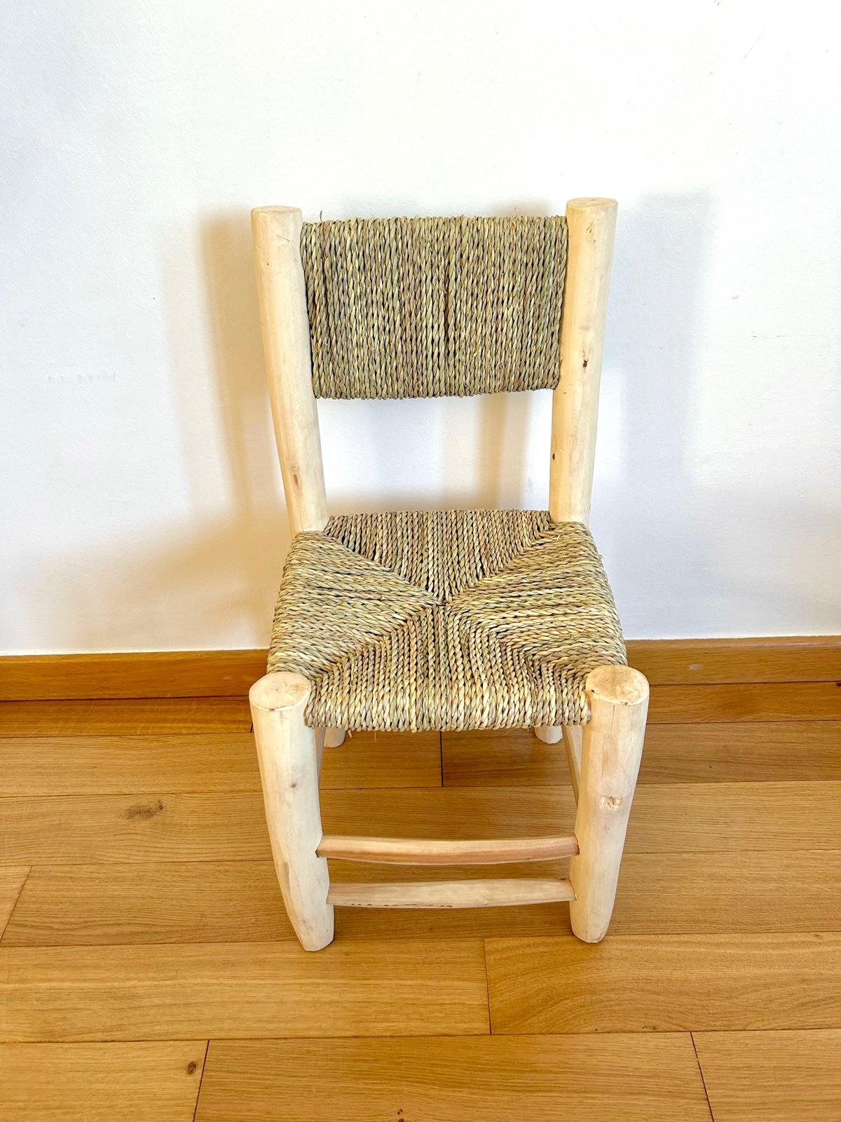 CHAISE ENFANT EN DOUM ET BOIS NATUREL MAROCAIN FAIT MAIN – Image 2