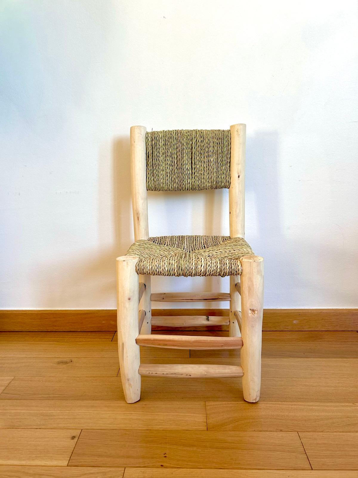 CHAISE ENFANT EN DOUM ET BOIS NATUREL MAROCAIN FAIT MAIN – Image 3