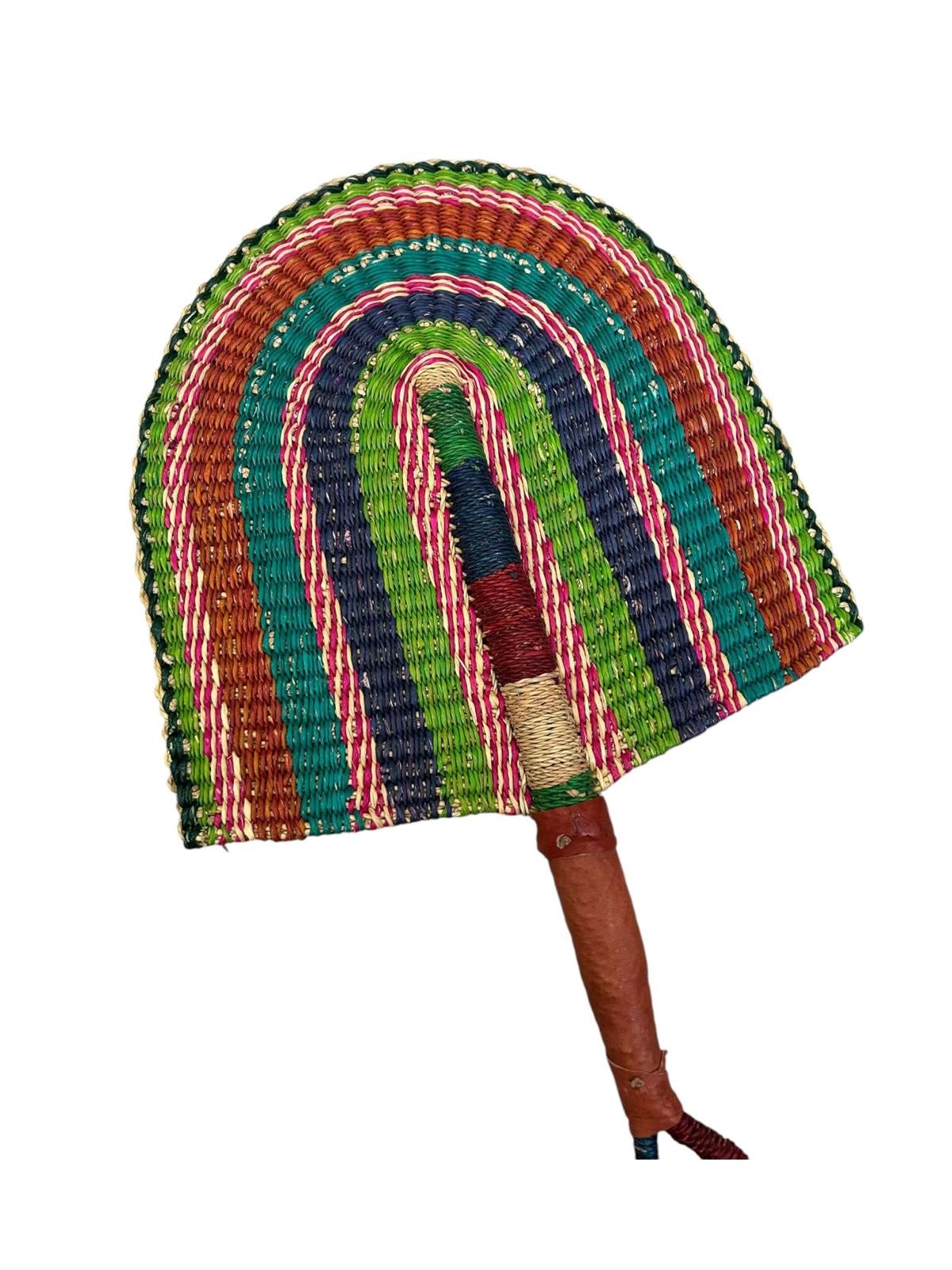 ÉVENTAIL TRESSÉ BOLGA AFRICAIN MURAL EN HERBIER MULTICOULEUR MODÈLE BOGATENGA GHANA #02 – Image 2