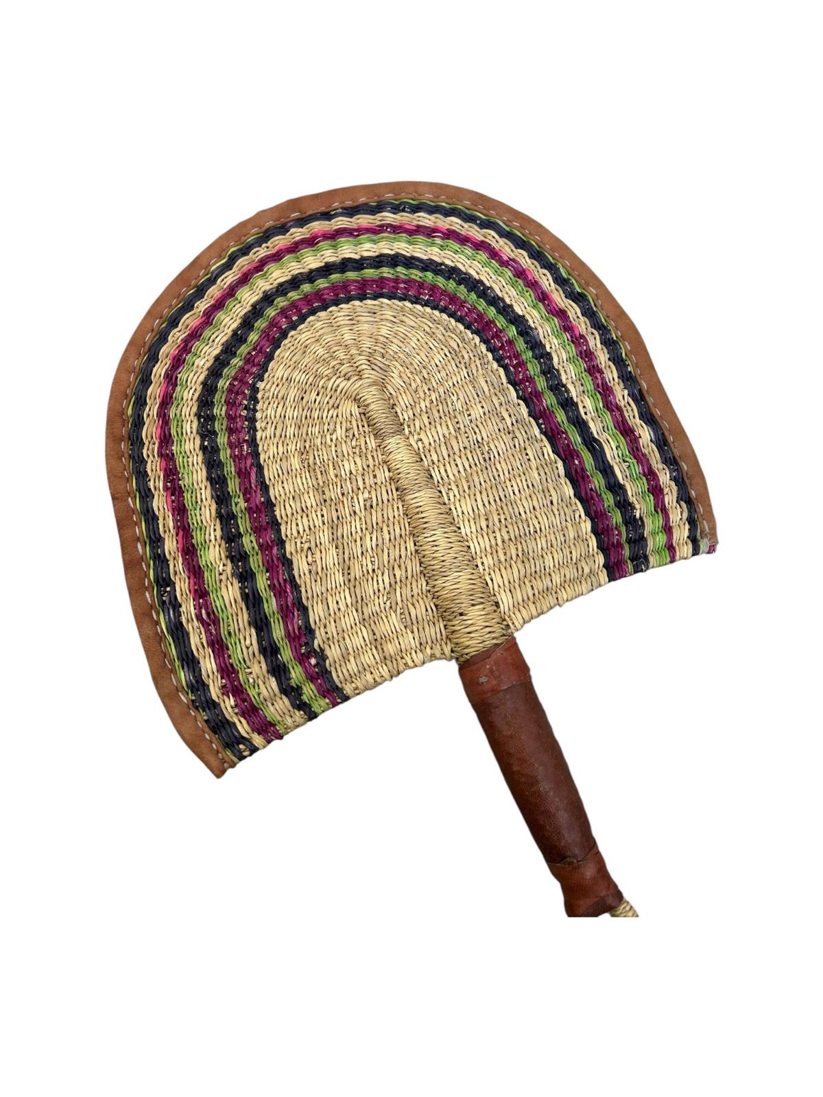 ÉVENTAIL TRESSÉ BOLGA AFRICAIN MURAL EN HERBIER MULTICOULEUR MODÈLE BOGATENGA GHANA #09 – Image 2