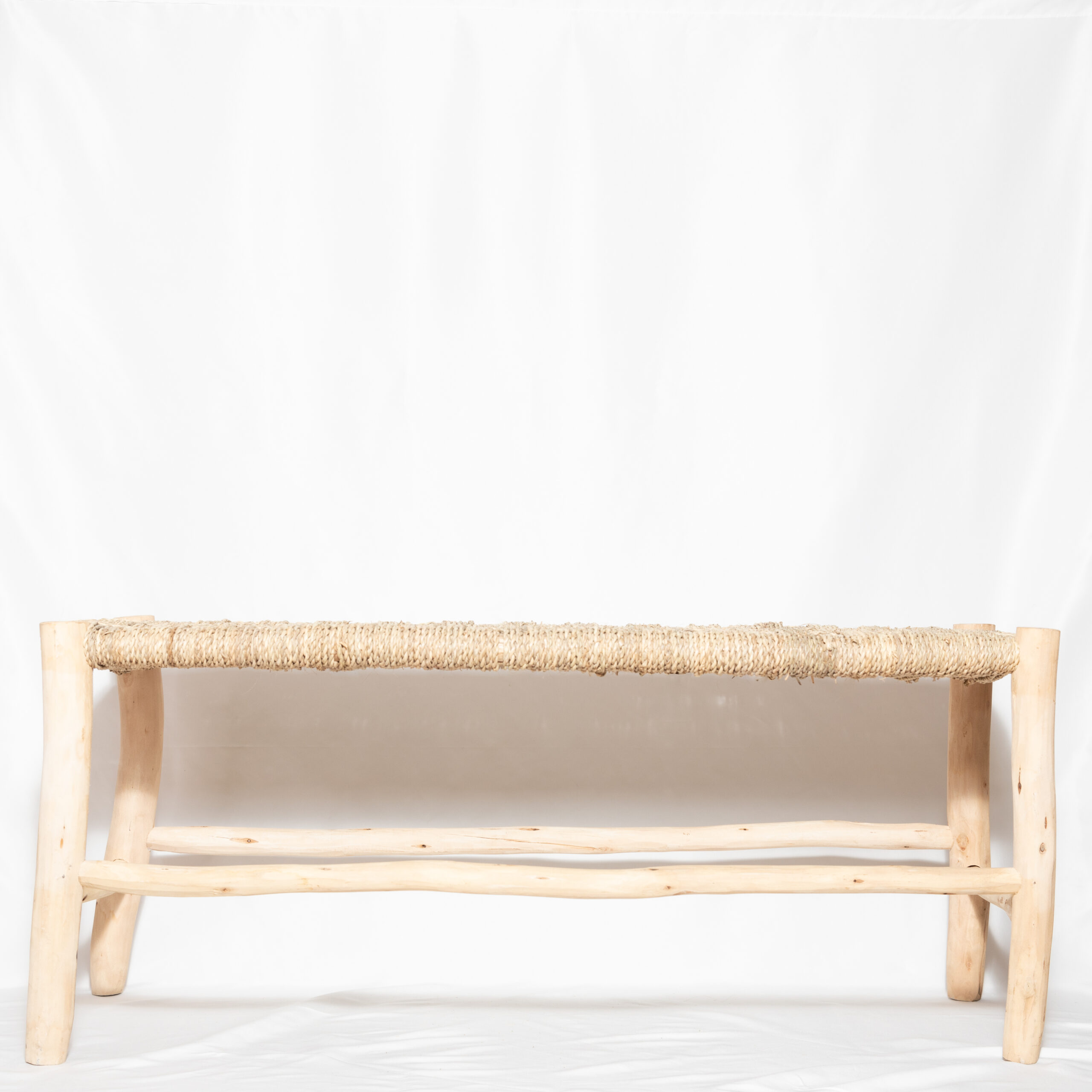 BANC TRESSÉ EN DOUM ET BOIS NATUREL TRESSAGE CARREAU 1M MODÈLE AGADIR – Image 3