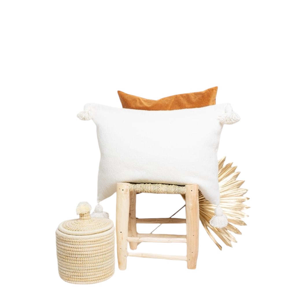 HOUSSE DE COUSSIN À POMPONS BLANC 60x40 MODÈLE NAÏMA – Image 2