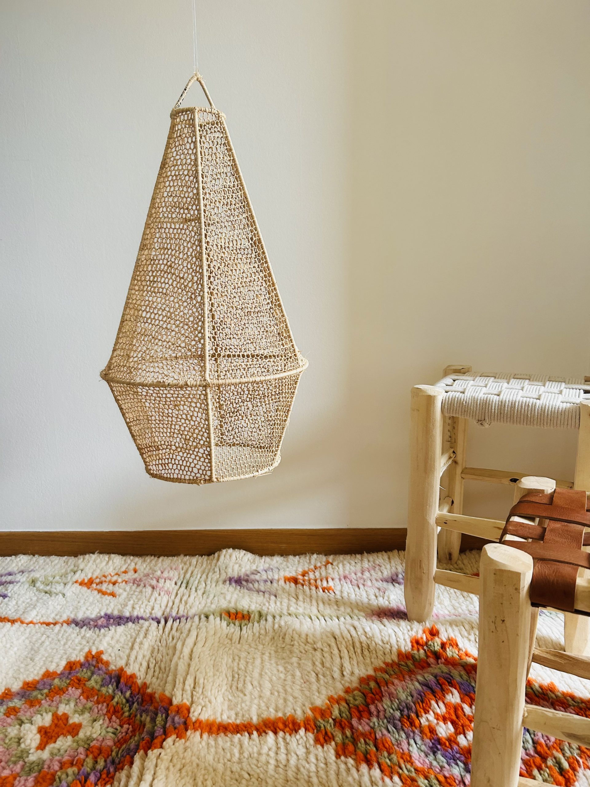 SUSPENSION MAROCAINE EN DENTELLE DE RAPHIA TRIANGULAIRE H50