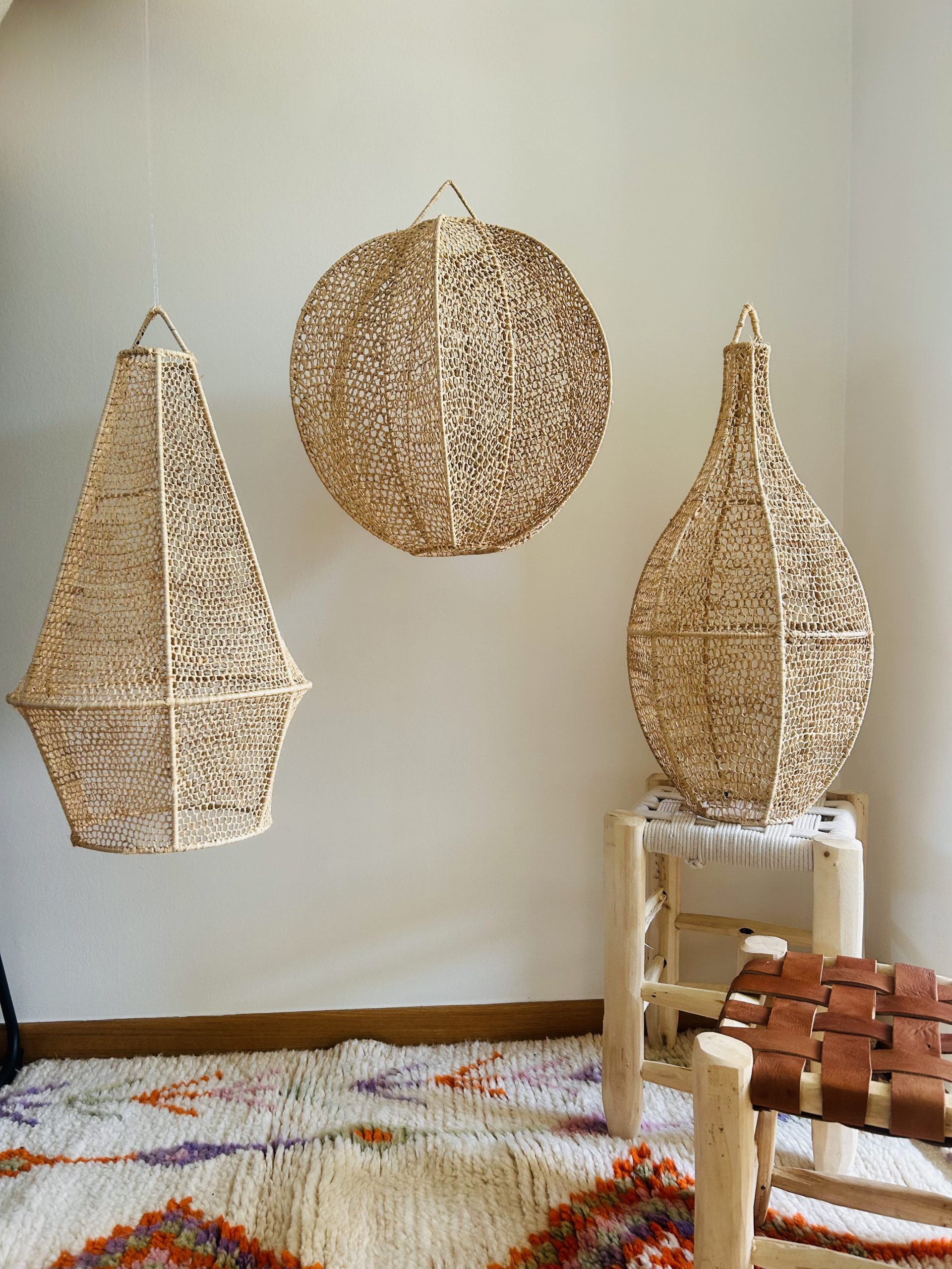 COMPOSITION DE SUSPENSIONS MAROCAINES EN DENTELLE DE RAPHIA