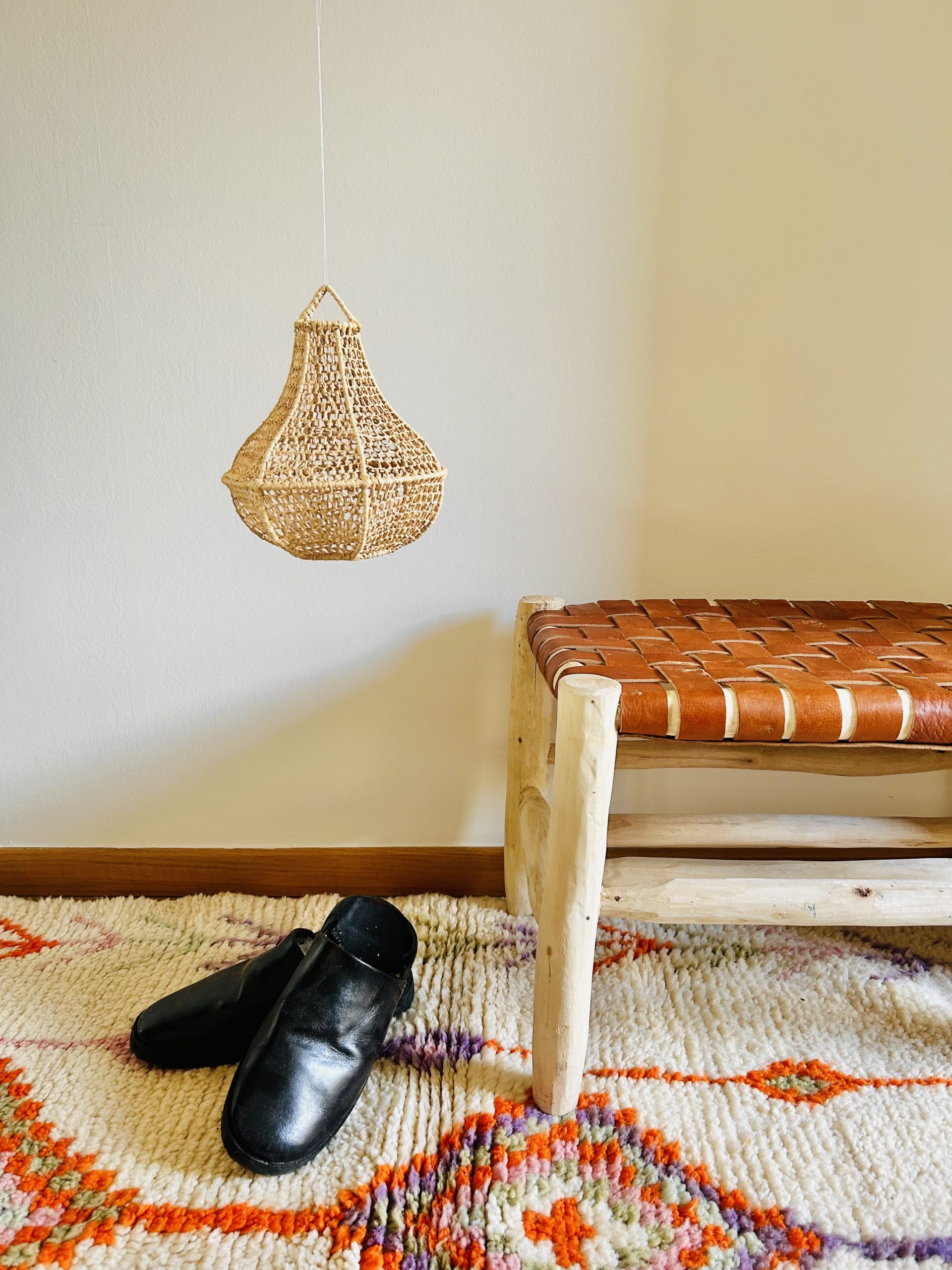 SUSPENSION MAROCAINE EN DENTELLE DE RAPHIA POIRE H25