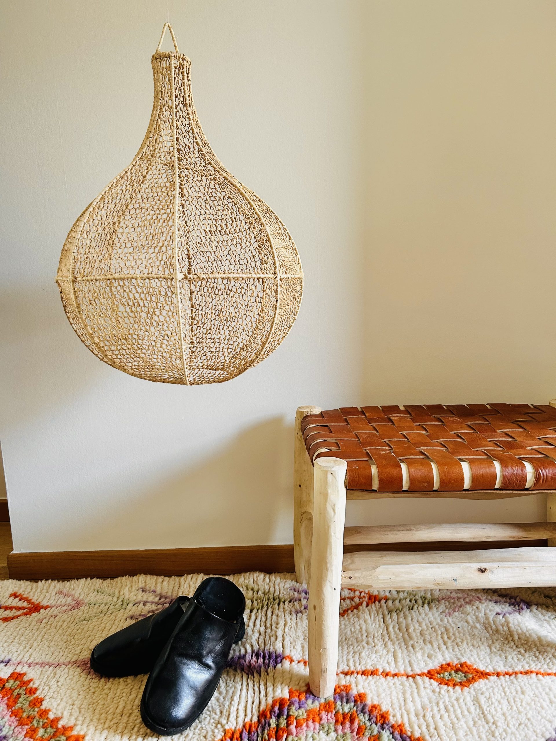 SUSPENSION MAROCAINE EN DENTELLE DE RAPHIA POIRE H60