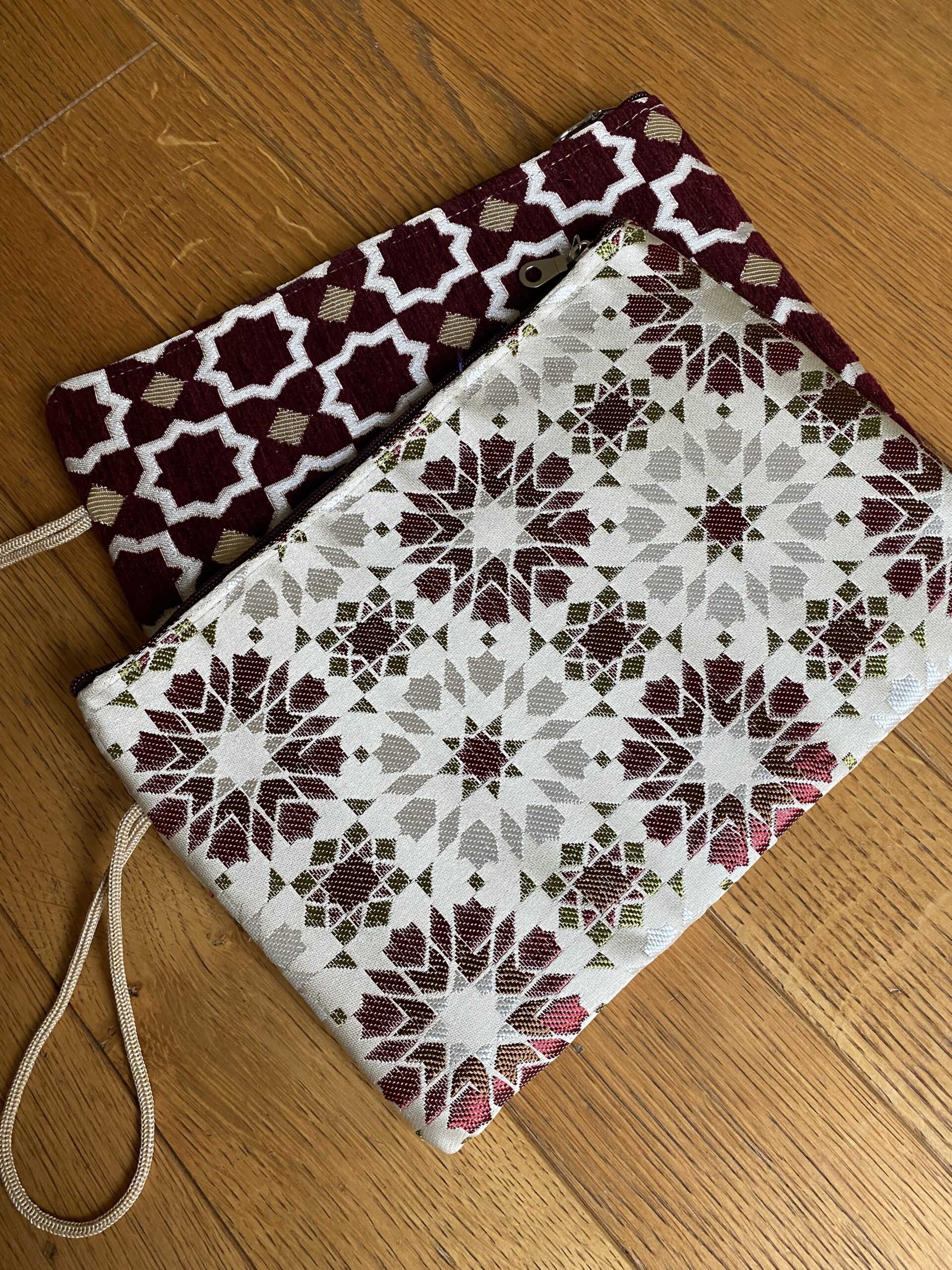 POCHETTE DE RANGEMENT EN TISSU BLANCHE A MOTIF DORE FAIT MAIN – Image 5