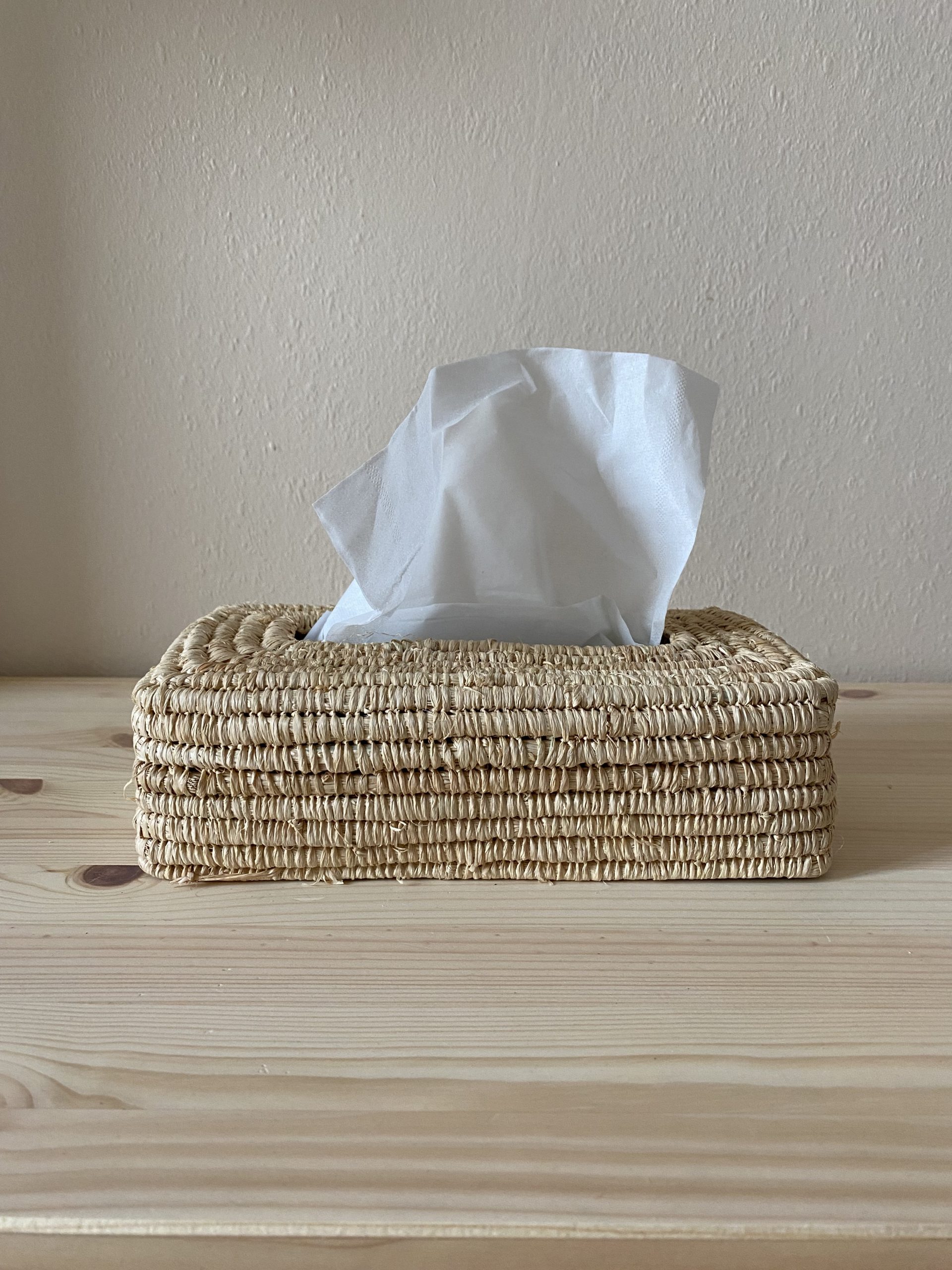 BOÎTE À MOUCHOIRS EN RAPHIA MODÈLE AKLIM – Image 3