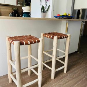 Tabouret de bar en cuir marron et bois naturel