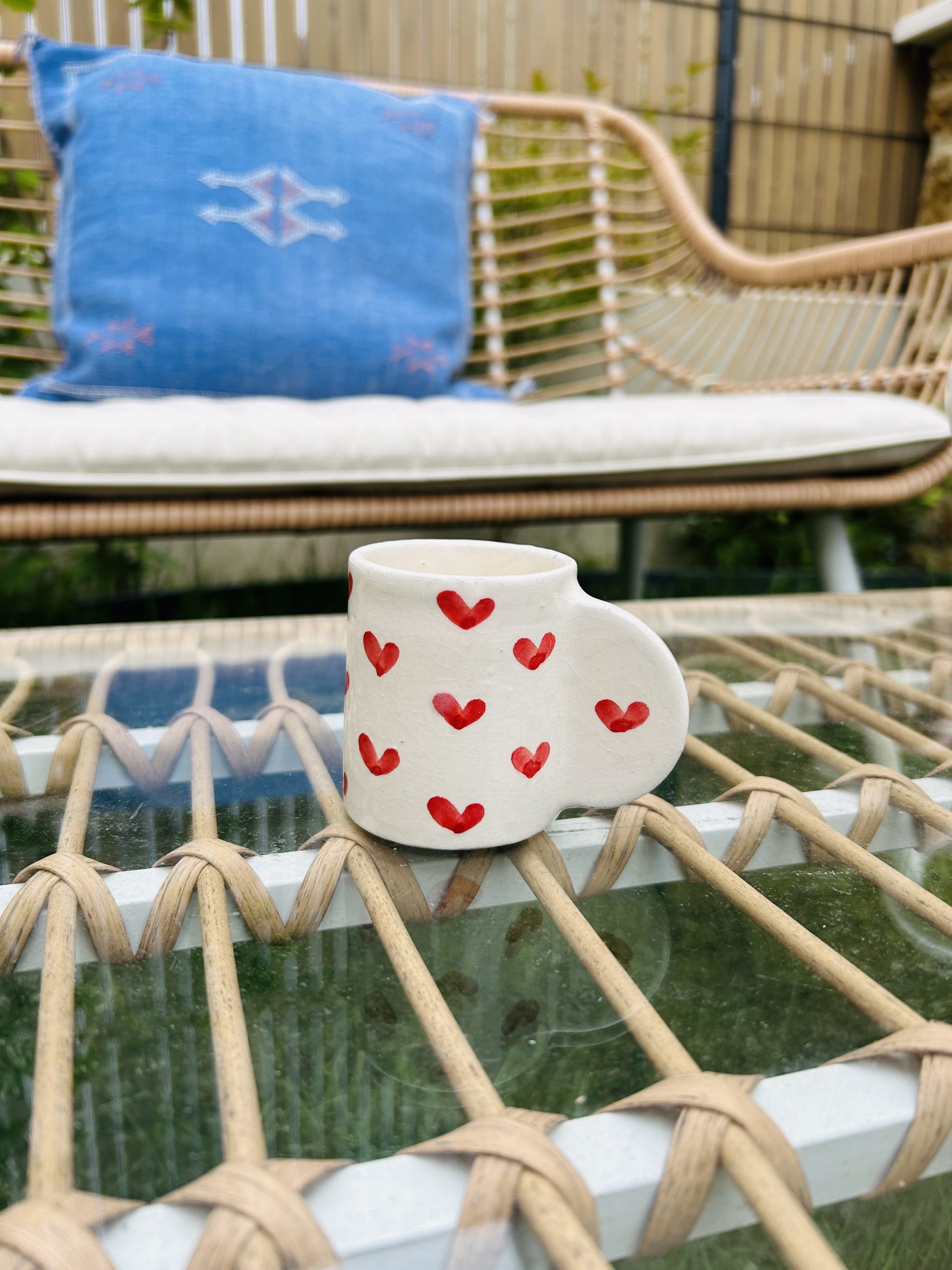 TASSE BLANC ET CŒUR ROUGE FAIT MAIN MAROCAIN