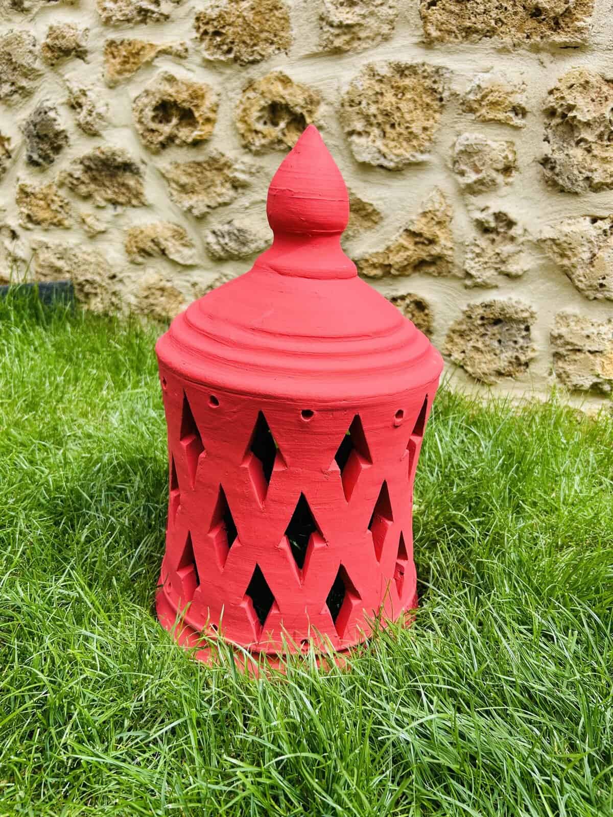 Lanterne en terre cuite rouge