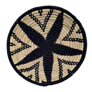 PLATEAU BERBÈRE ROND MAROCAIN EN LAINE NOIR ET FEUILLES DE PALMIER MODÈLE TAZA