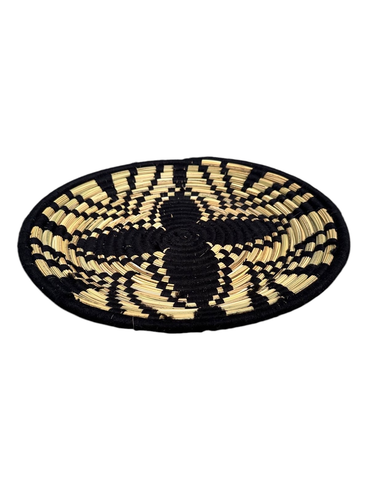 PLATEAU BERBÈRE ROND MAROCAIN EN LAINE NOIR ET FEUILLES DE PALMIER MODÈLE TAZA – Image 2