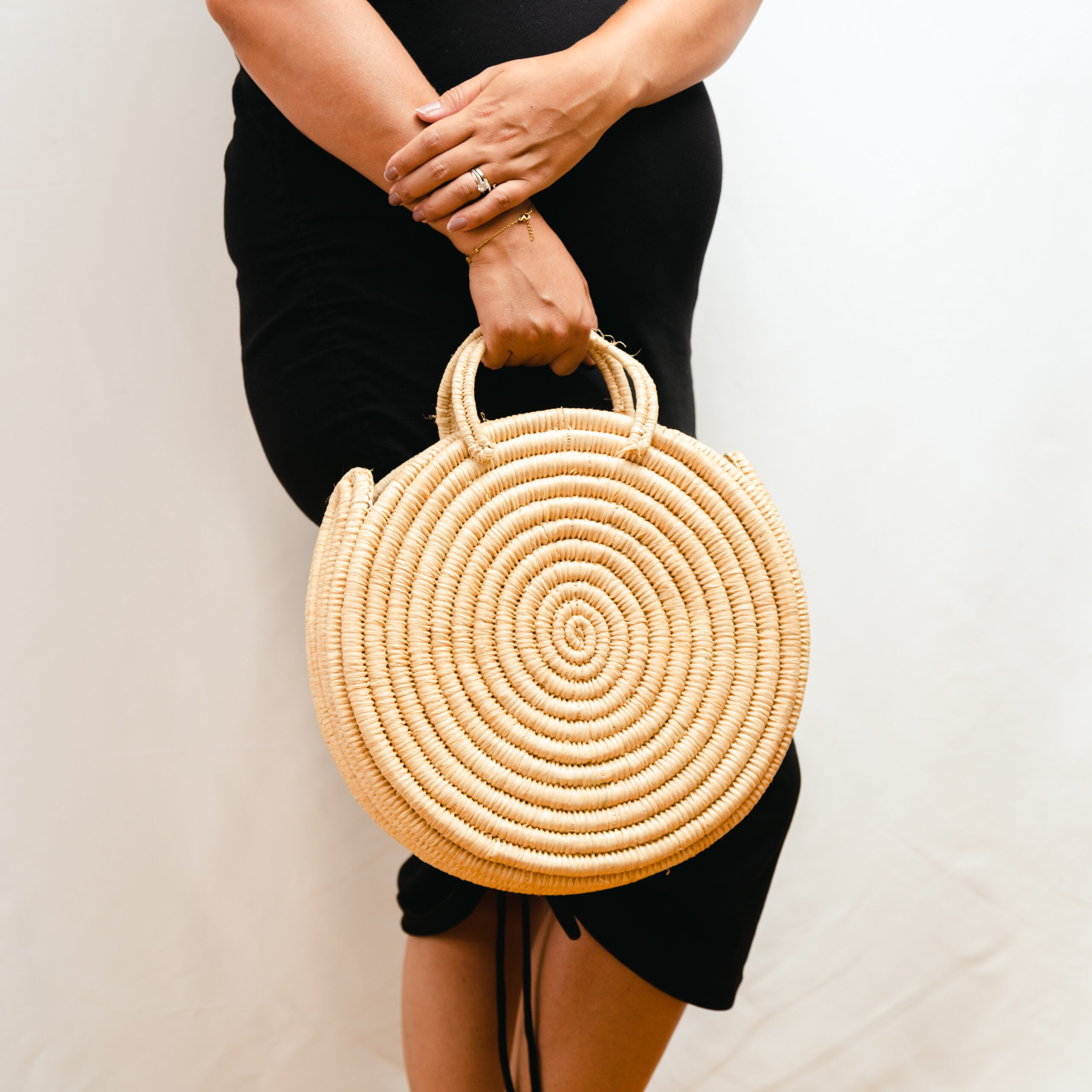 SAC À MAIN ROND EN RAPHIA MODÈLE TEMARA – Image 2