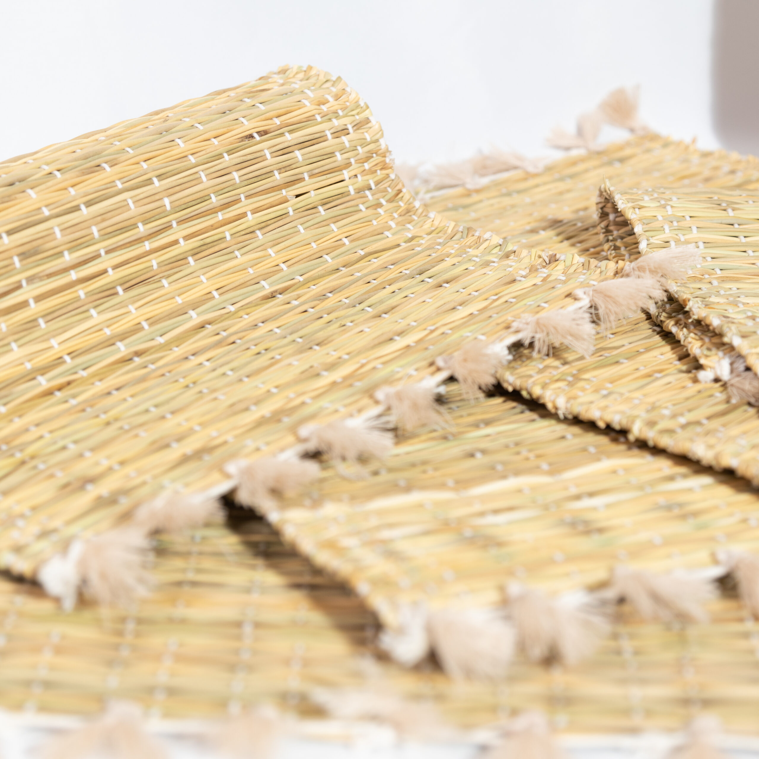 LOT DE 6 SETS DE TABLE À POMPONS BEIGE MODÈLE ASILAH – Image 3