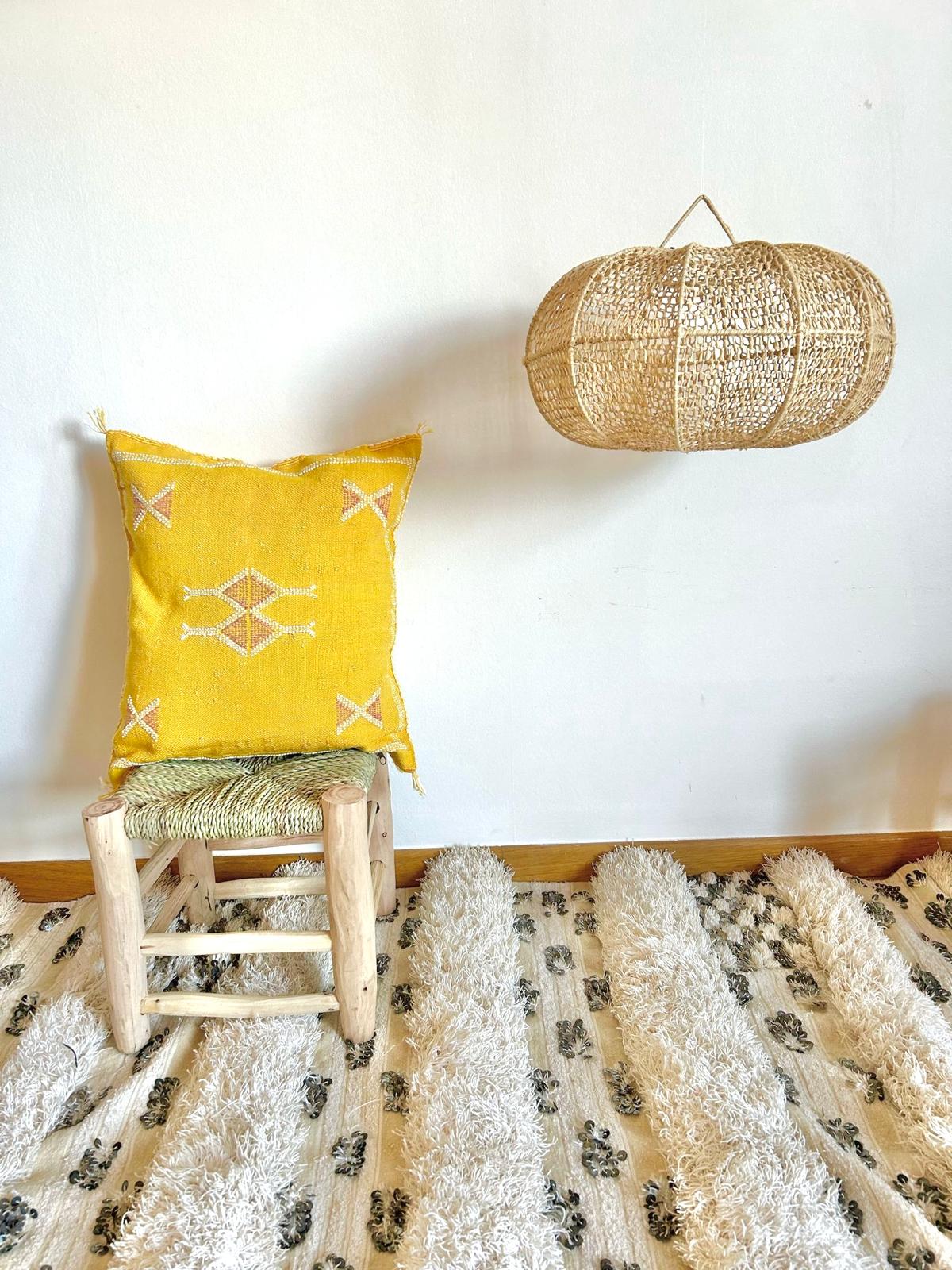 SUSPENSION MAROCAINE EN DENTELLE DE RAPHIA RONDE APLATI