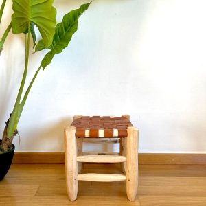 TABOURET EN CUIR MARRON ET BOIS NATUREL MODÈLE BEJAAD
