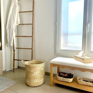 PANIER DE RANGEMENT MAROCAIN PAILLE FLEUR BLANC RONDE 40CM