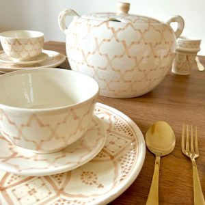 SOUPIÈRE BLANCHE À MOTIFS BEIGE EN CÉRAMIQUE