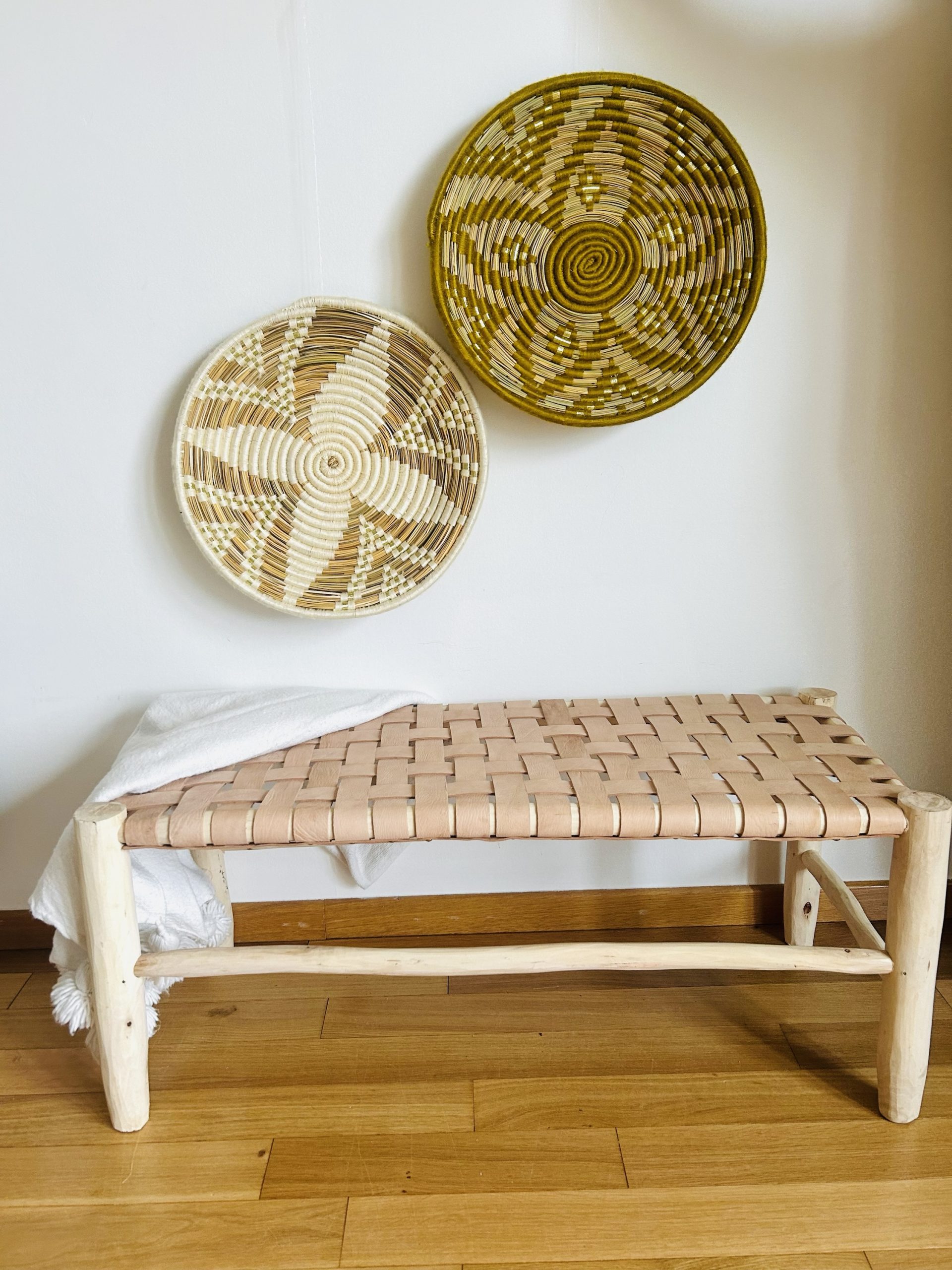 BANC EN CUIR MARRON CLAIR ET BOIS NATUREL 100CM MODÈLE BZOU – Image 2