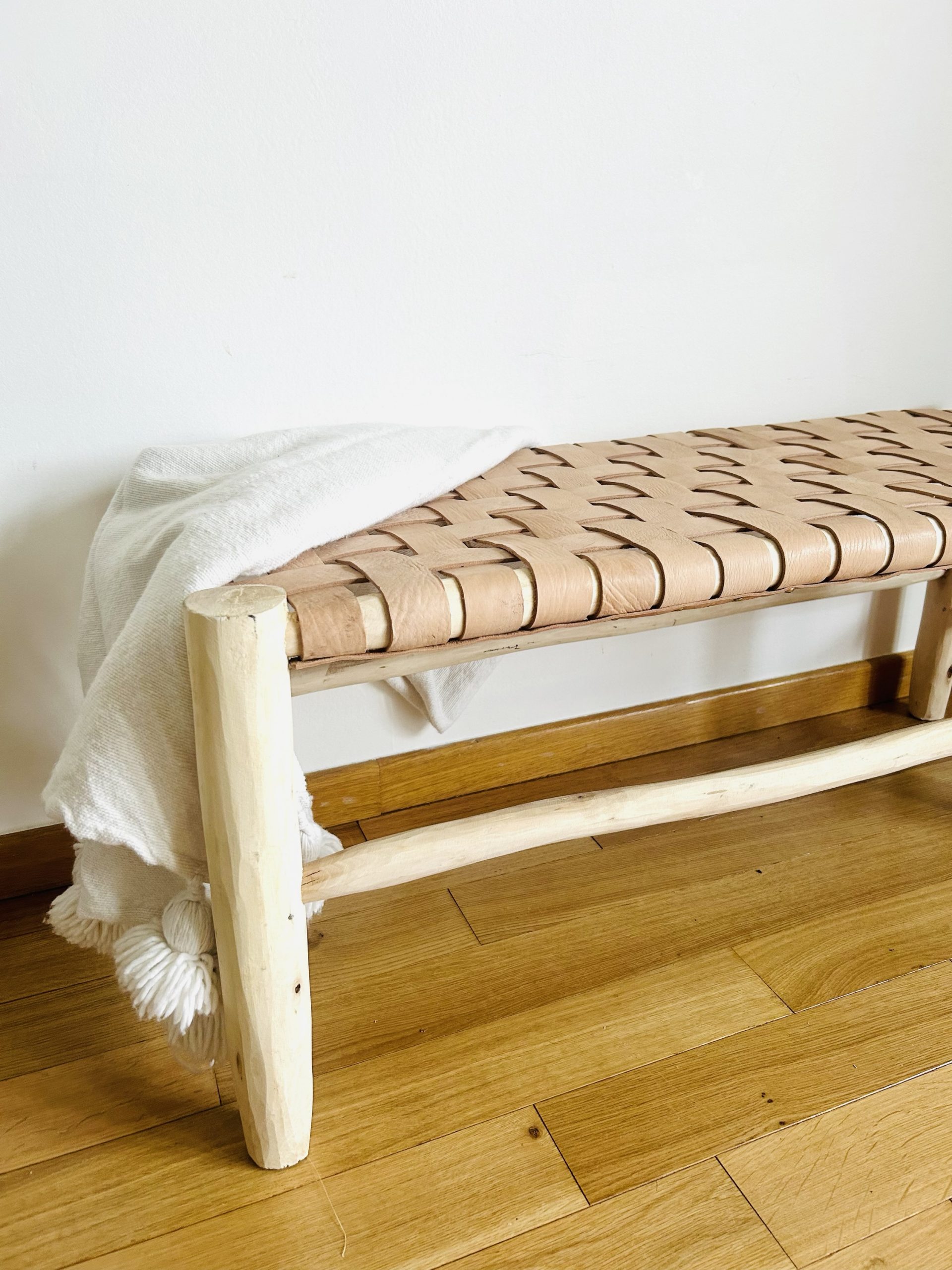 BANC EN CUIR MARRON CLAIR ET BOIS NATUREL 100CM MODÈLE BZOU – Image 3
