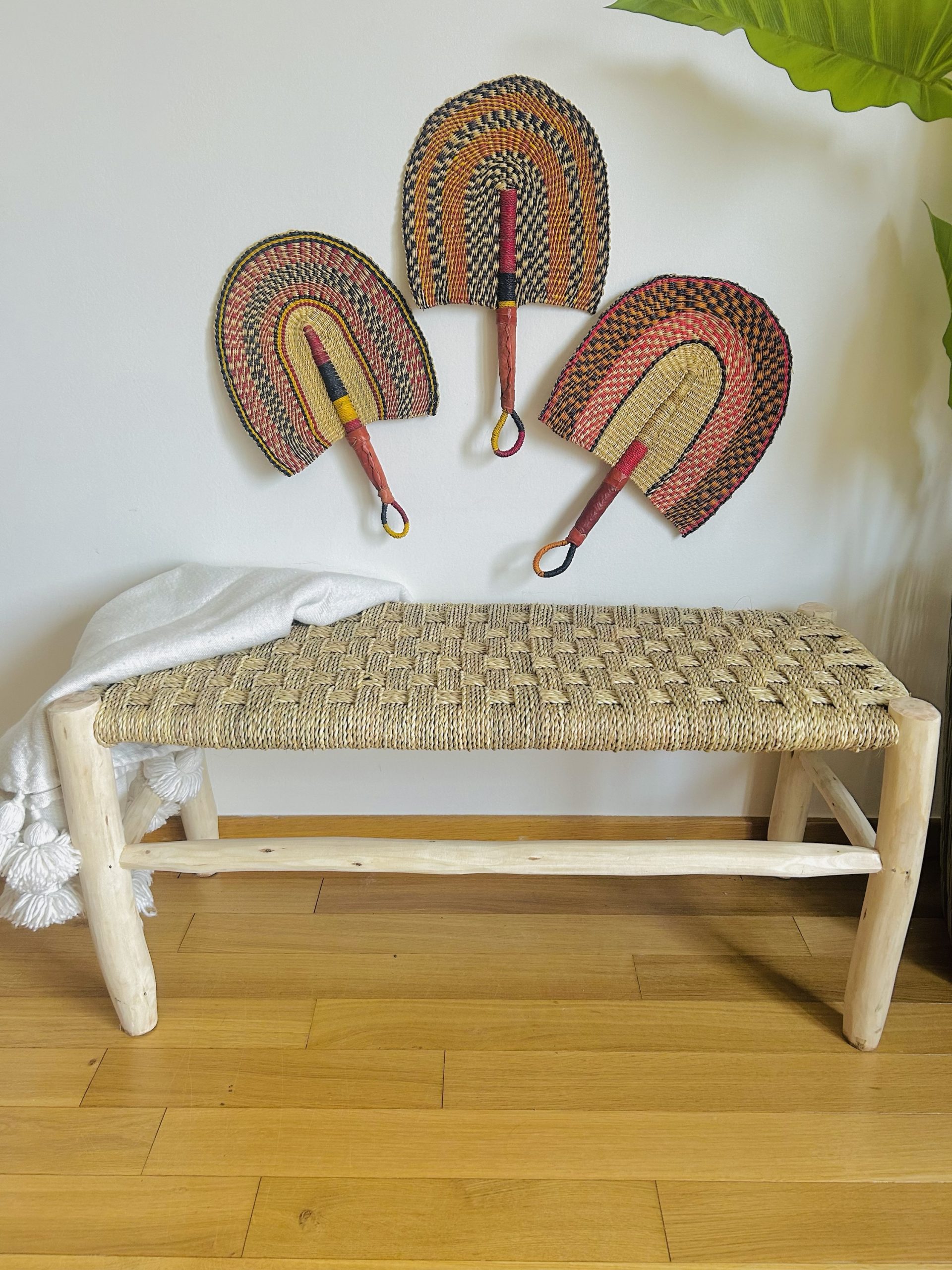 BANC TRESSÉ EN DOUM ET BOIS NATUREL TRESSAGE CARREAU 1M MODÈLE AGADIR – Image 2