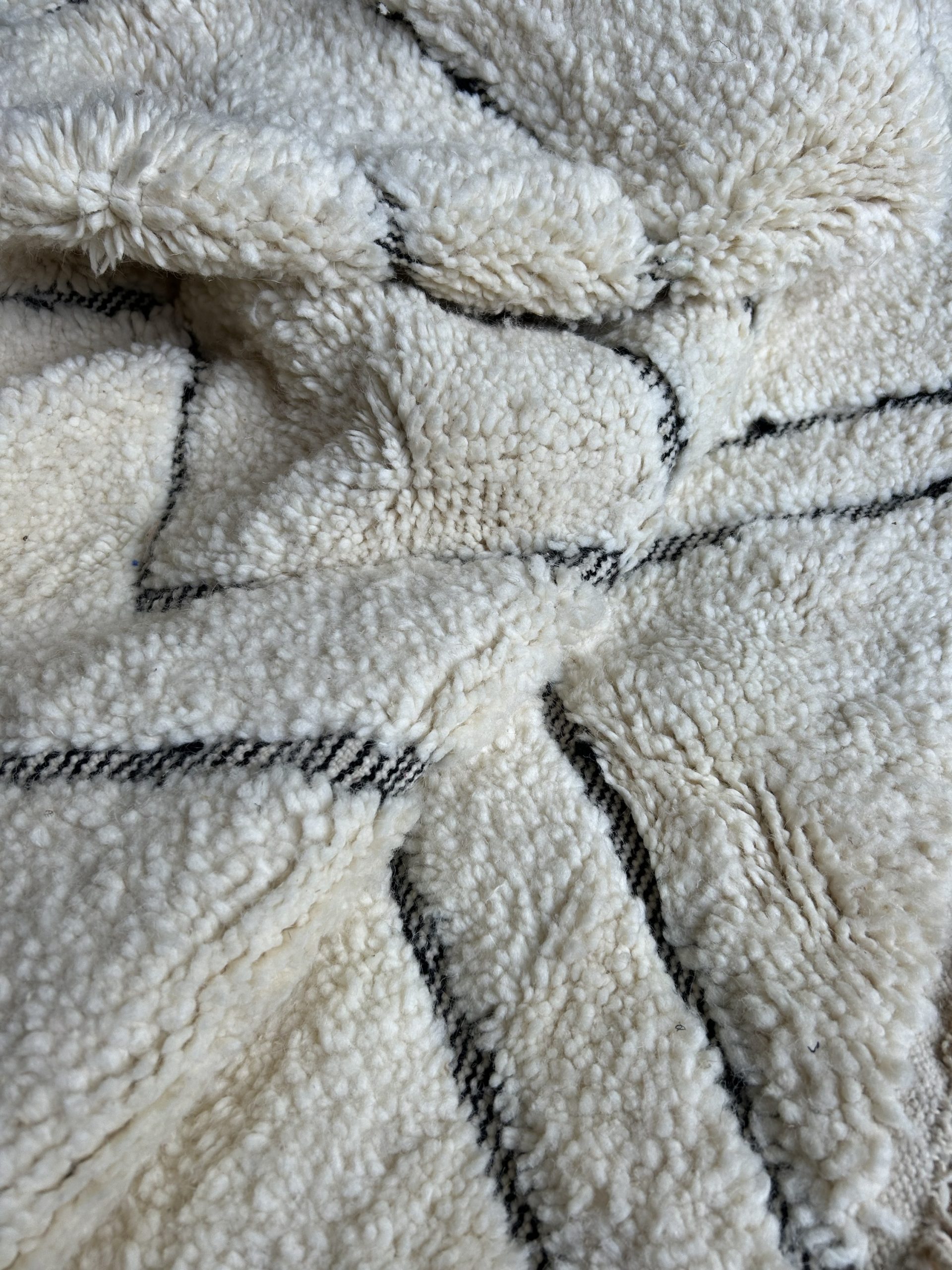 TAPIS BERBÈRE BÉNI OUARAIN EN LAINE SUPÉRIEURE BLANC RAYÉ NOIR 210x158 #151 – Image 3