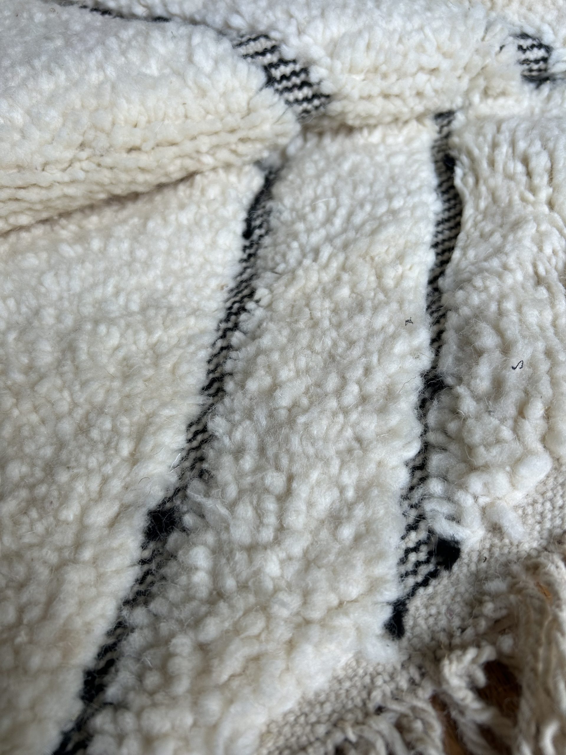TAPIS BERBÈRE BÉNI OUARAIN EN LAINE SUPÉRIEURE BLANC RAYÉ NOIR 210x158 #151 – Image 6