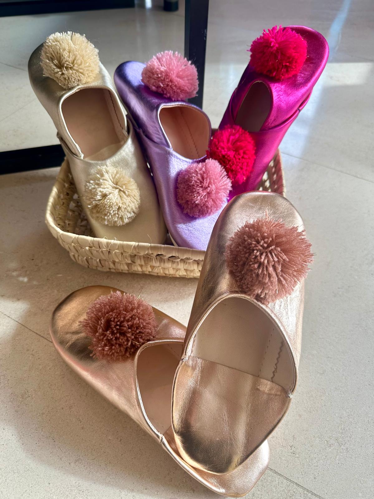 CHAUSSON MAROCAIN FEMME EN CUIR À POMPON