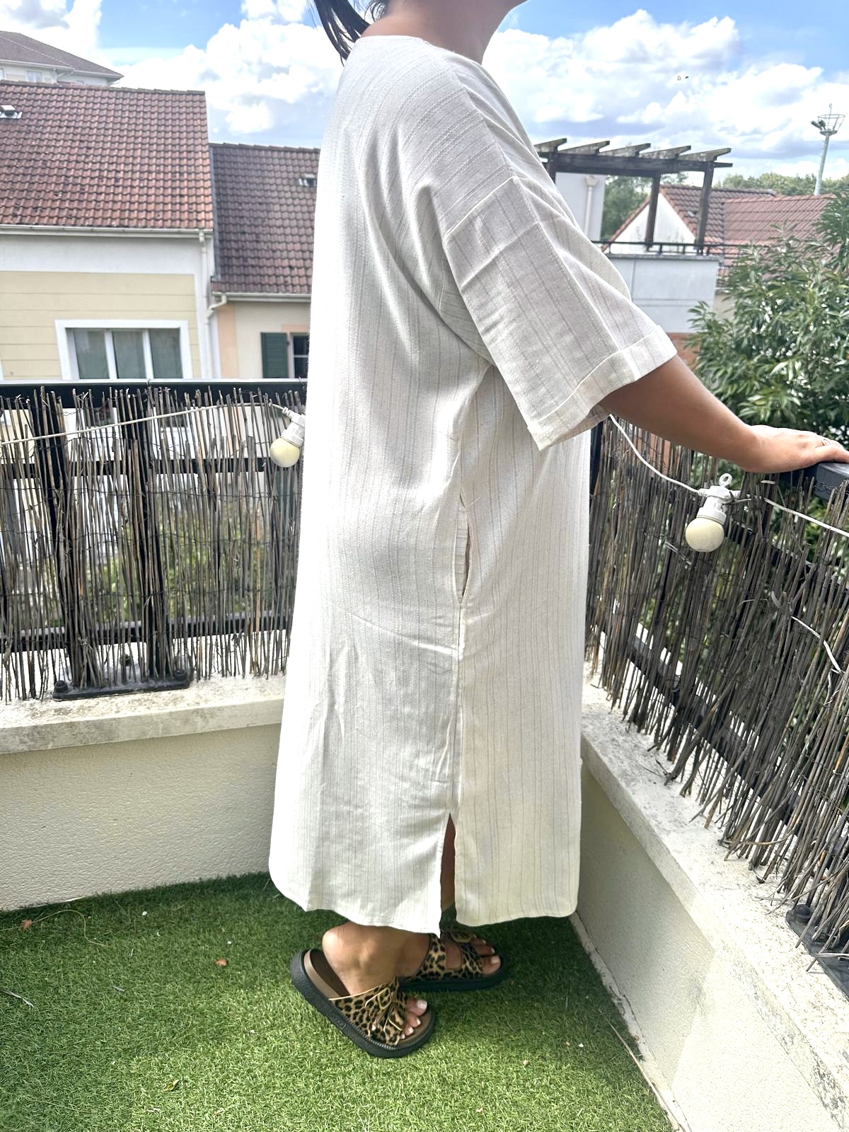 ROBE 100% LIN BLANCHE RAYÉ DORÉ – Image 3