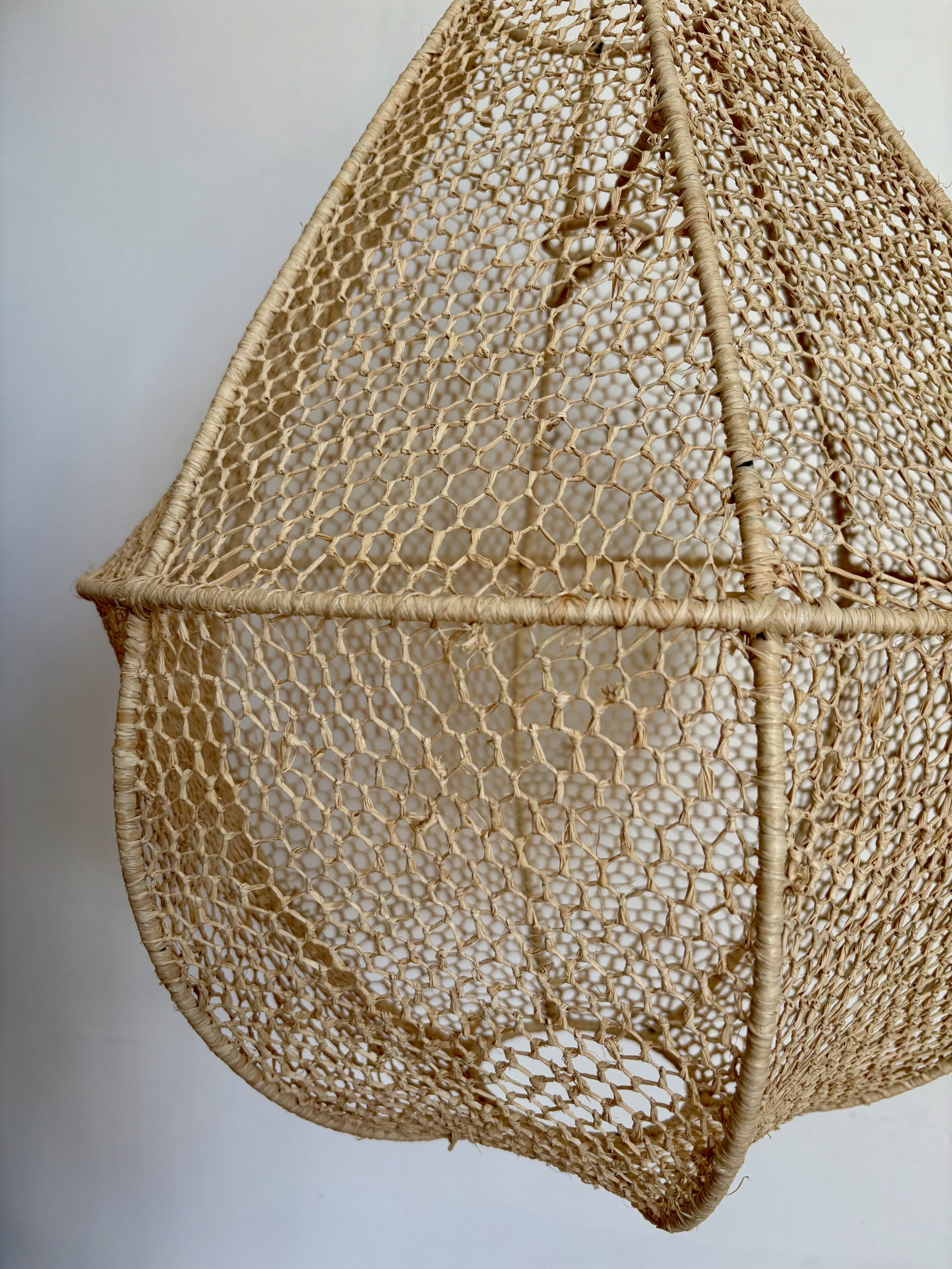 SUSPENSION MAROCAINE EN DENTELLE DE RAPHIA PYRAMIDE H50 – Image 2