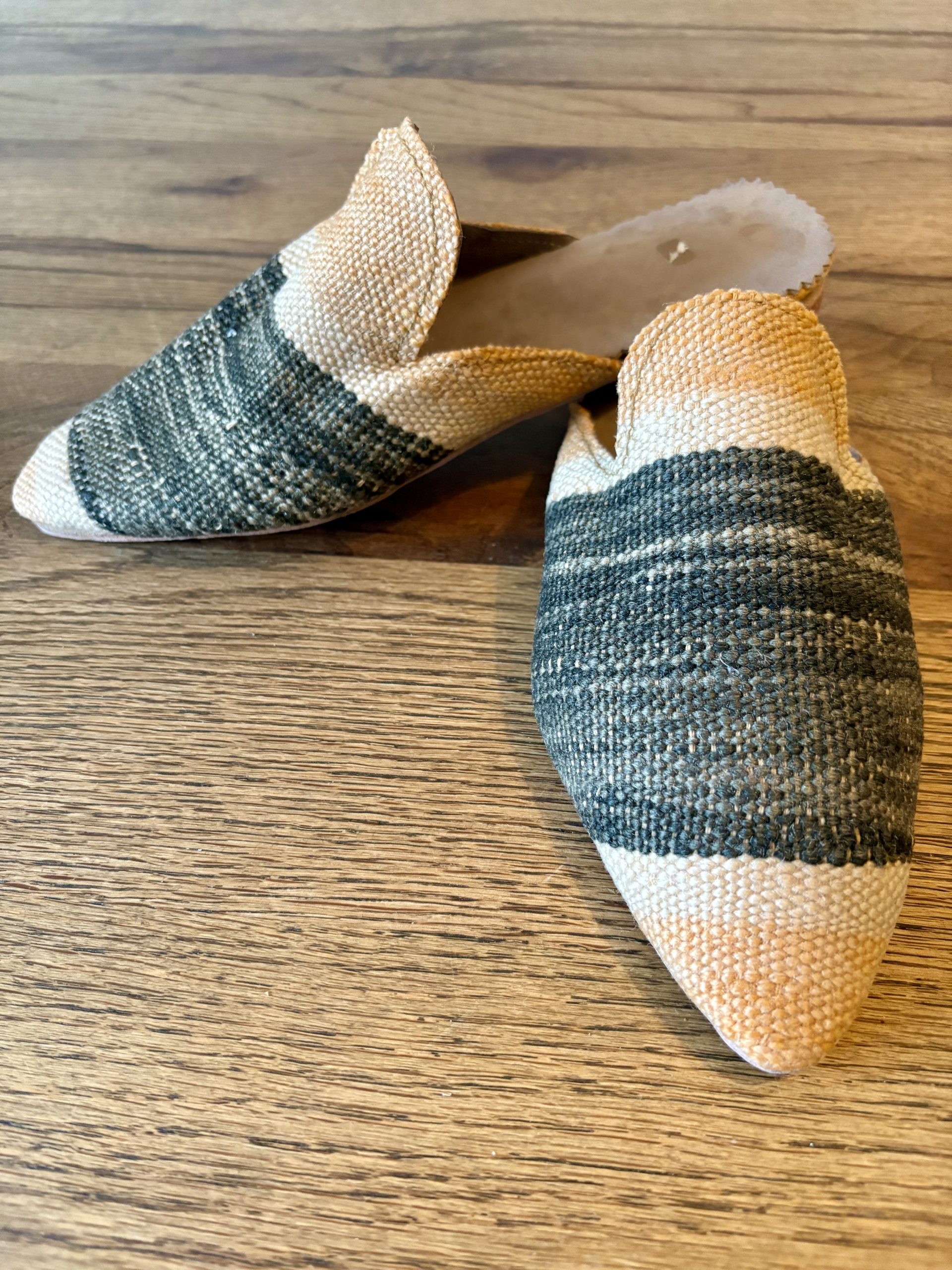 Babouche marocaine en laine coloré avec semelle en cuir - Orange Noir