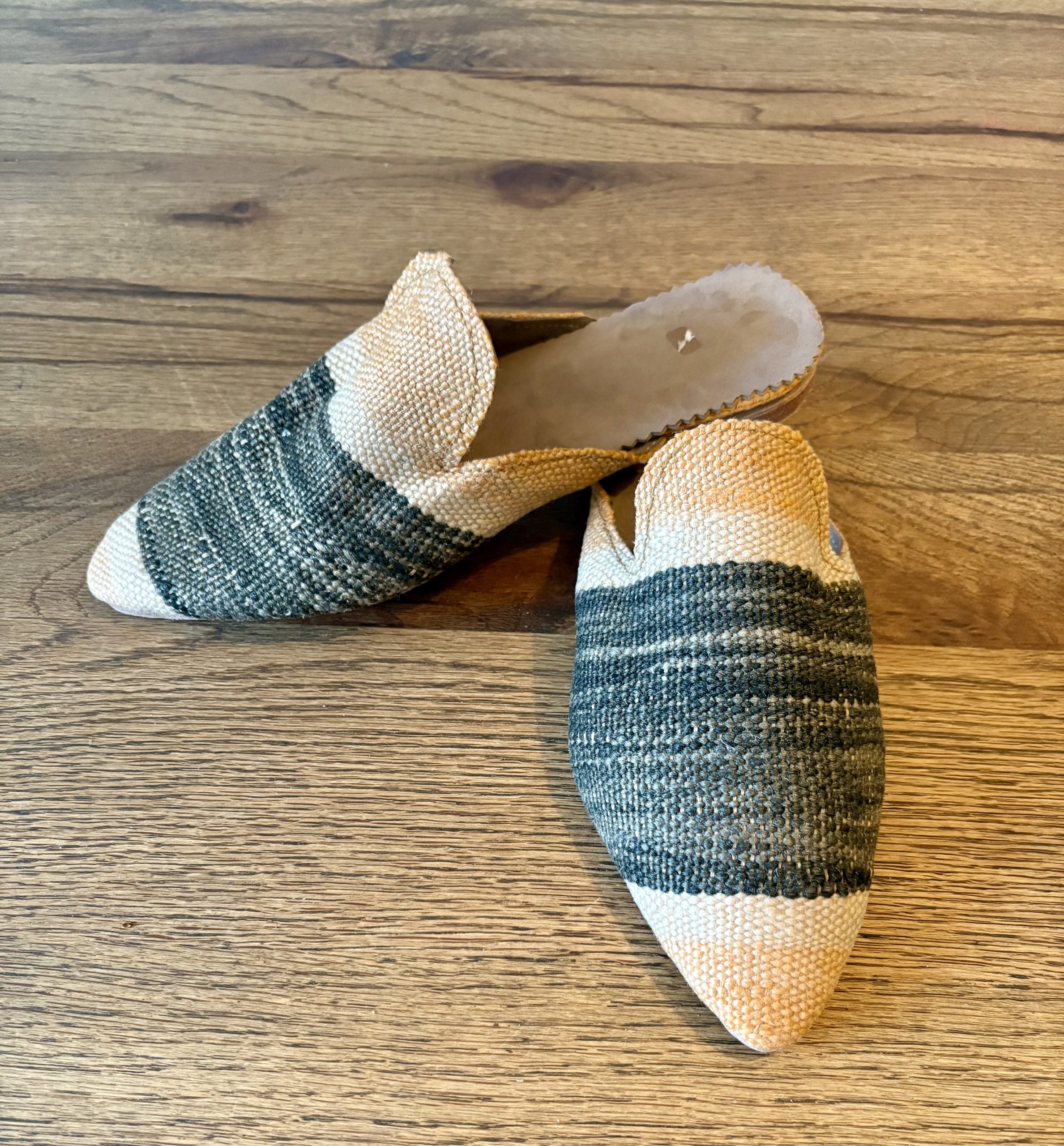 Babouche marocaine en laine coloré avec semelle en cuir - Orange Noir