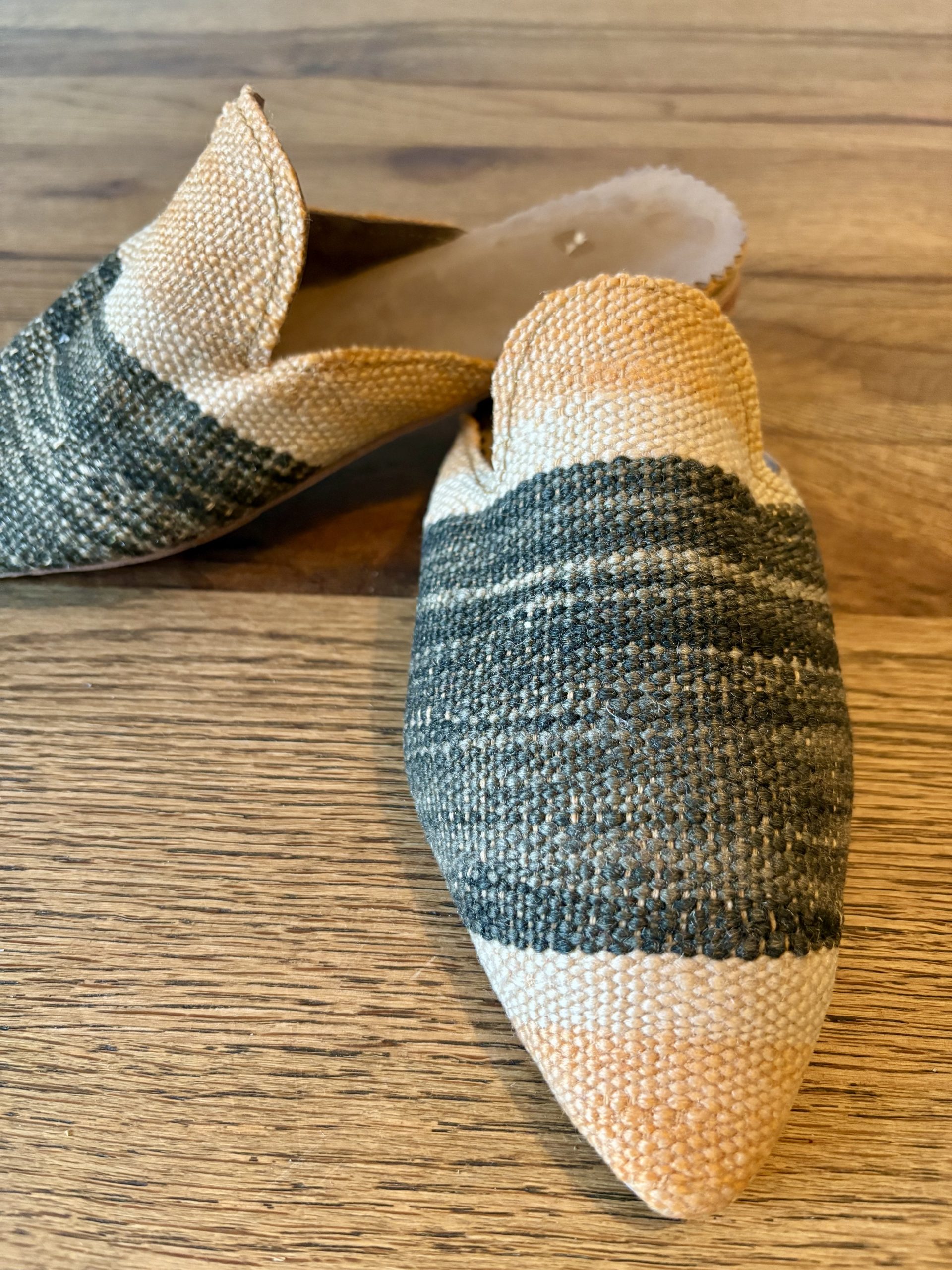 Babouche marocaine en laine coloré avec semelle en cuir - Orange Noir