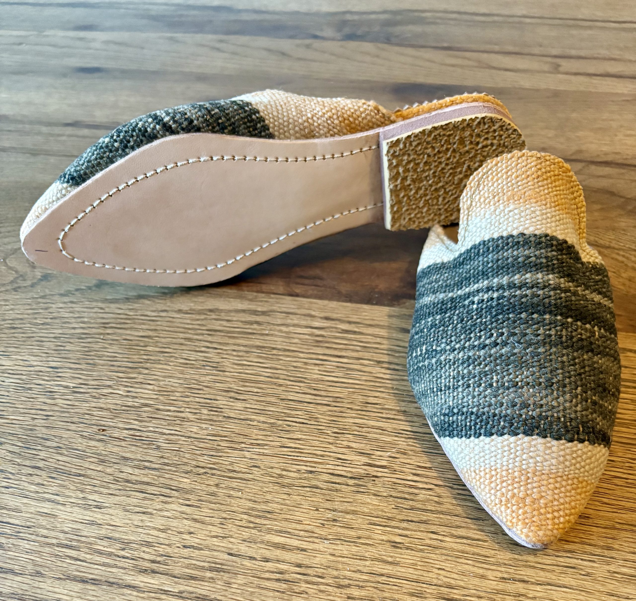 Babouche marocaine en laine coloré avec semelle en cuir - Orange Noir