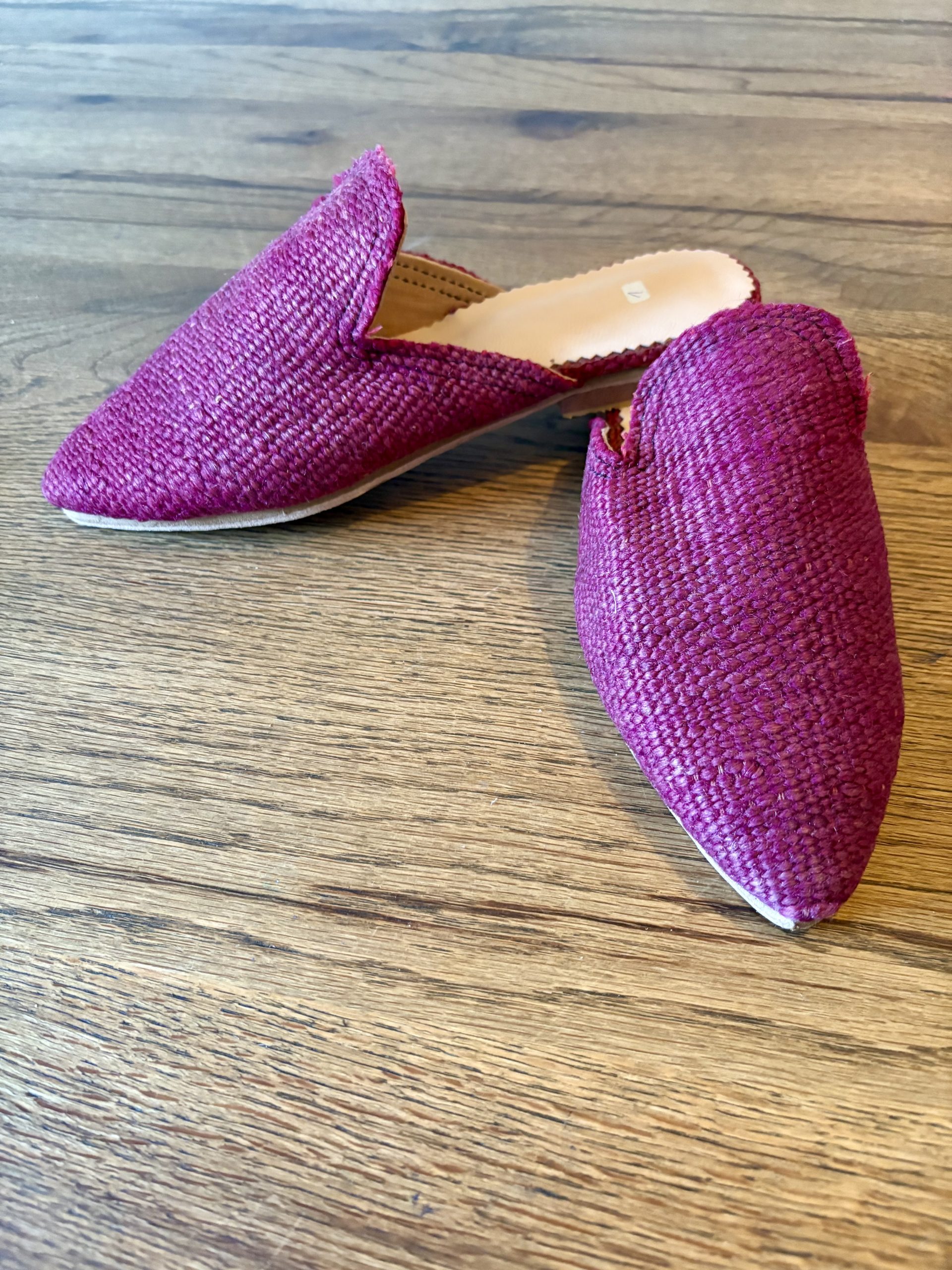 Babouche marocaine en laine coloré avec semelle en cuir - Rose Violet