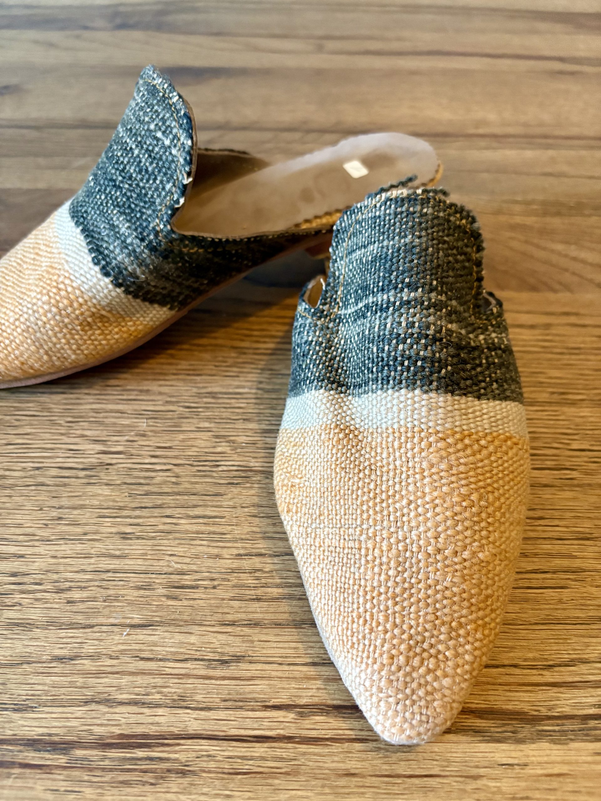 Babouche marocaine en laine coloré avec semelle en cuir - Orange Noir