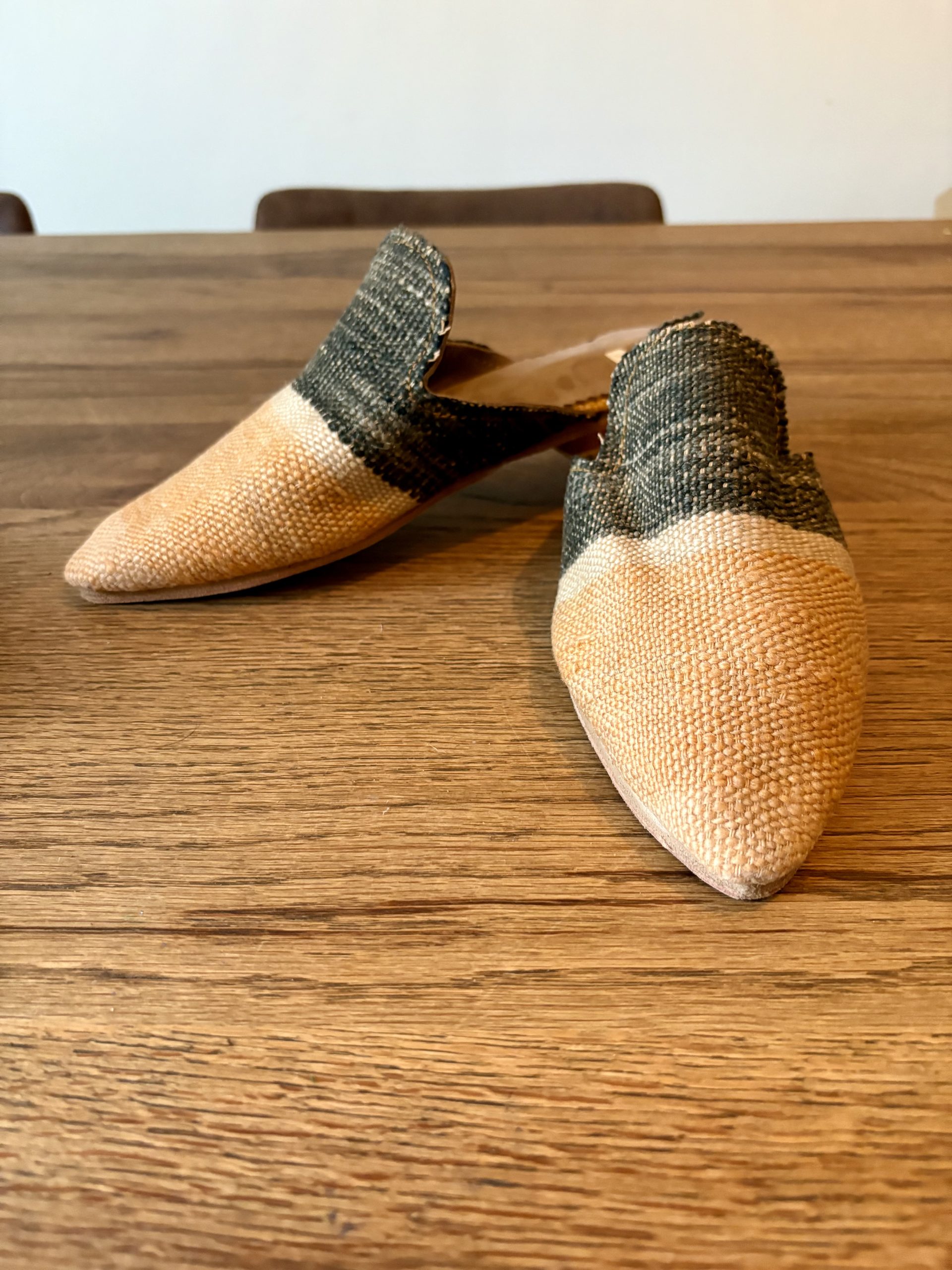 Babouche marocaine en laine coloré avec semelle en cuir - Orange Noir