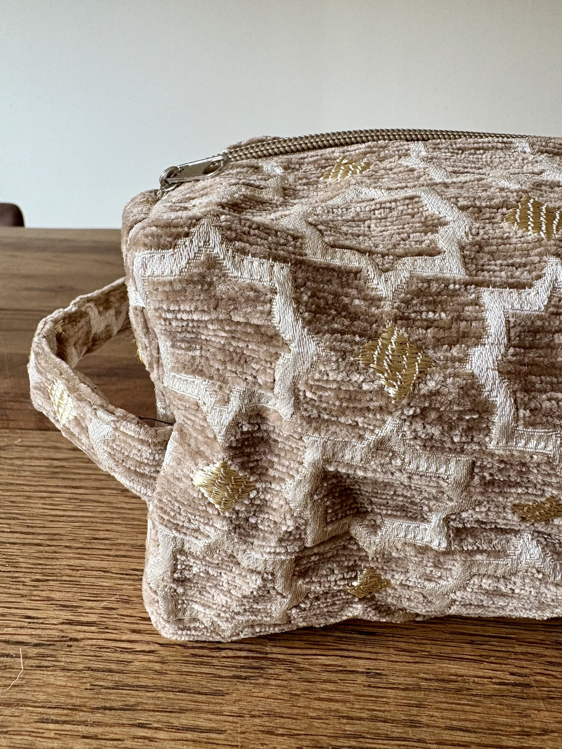 Trousse de toilette Maroc femme – Tissu motif asymétrique beige