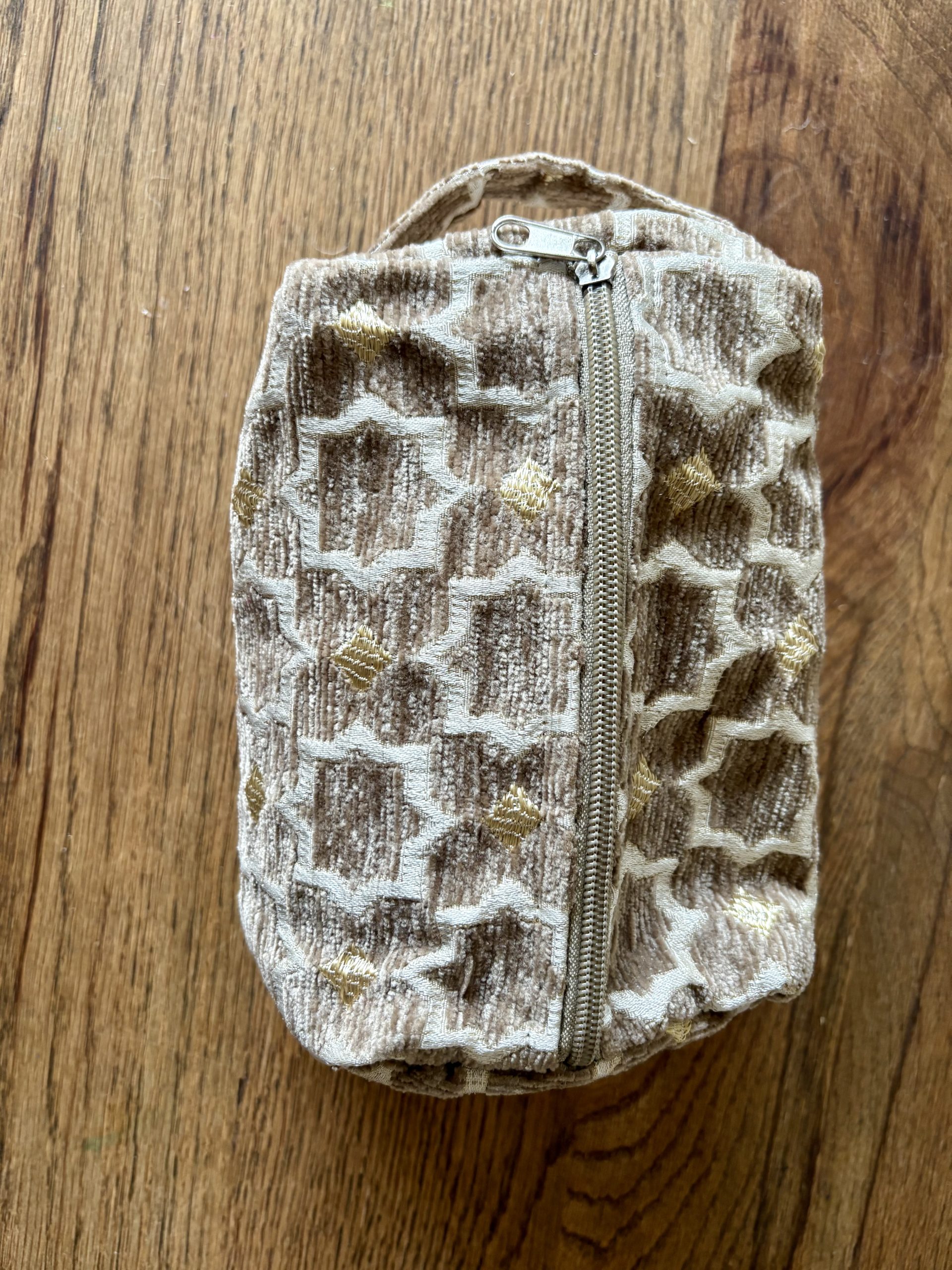 Trousse de toilette Maroc femme – Tissu motif asymétrique beige