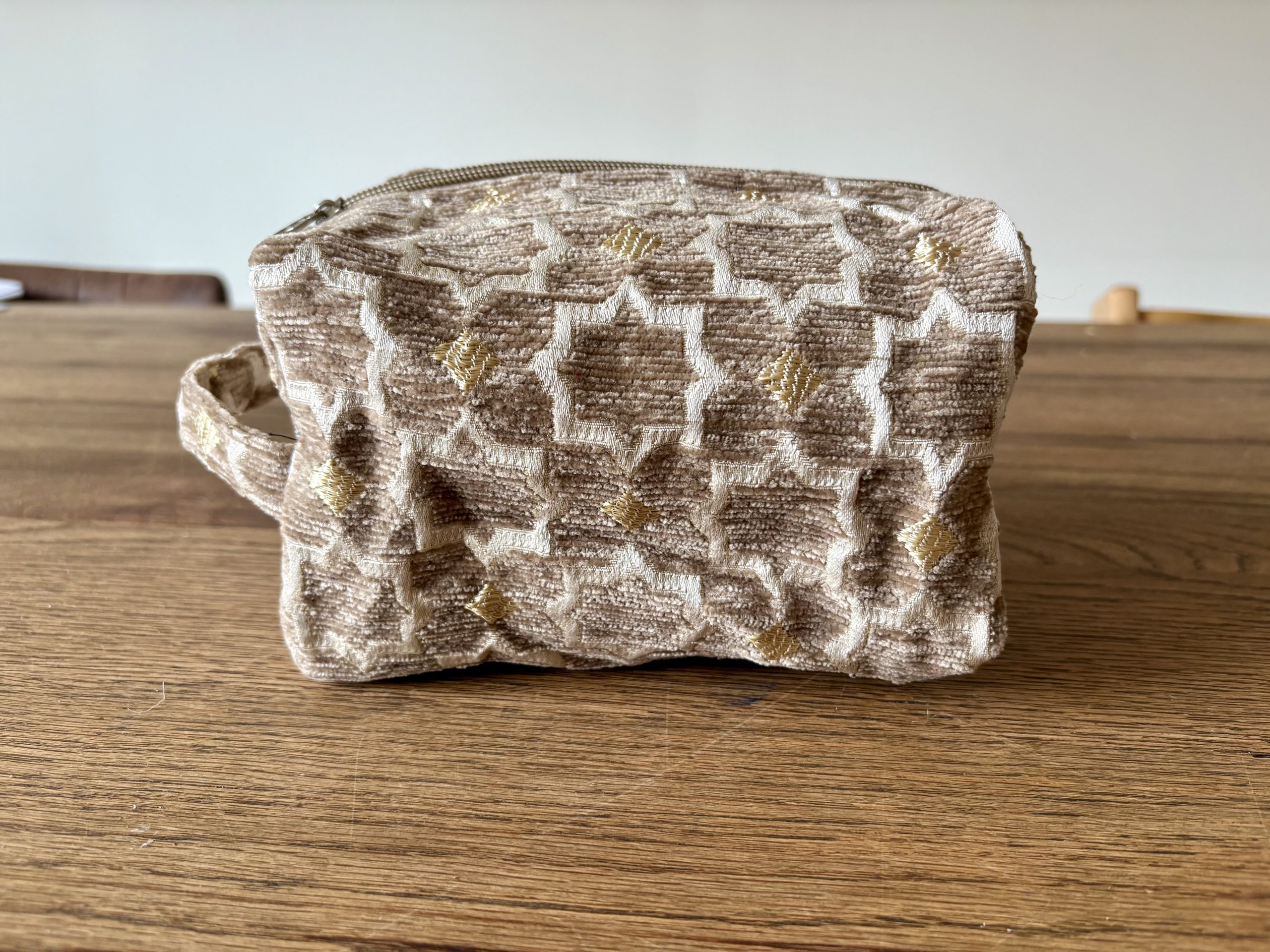 Trousse de toilette Maroc femme – Tissu motif asymétrique beige