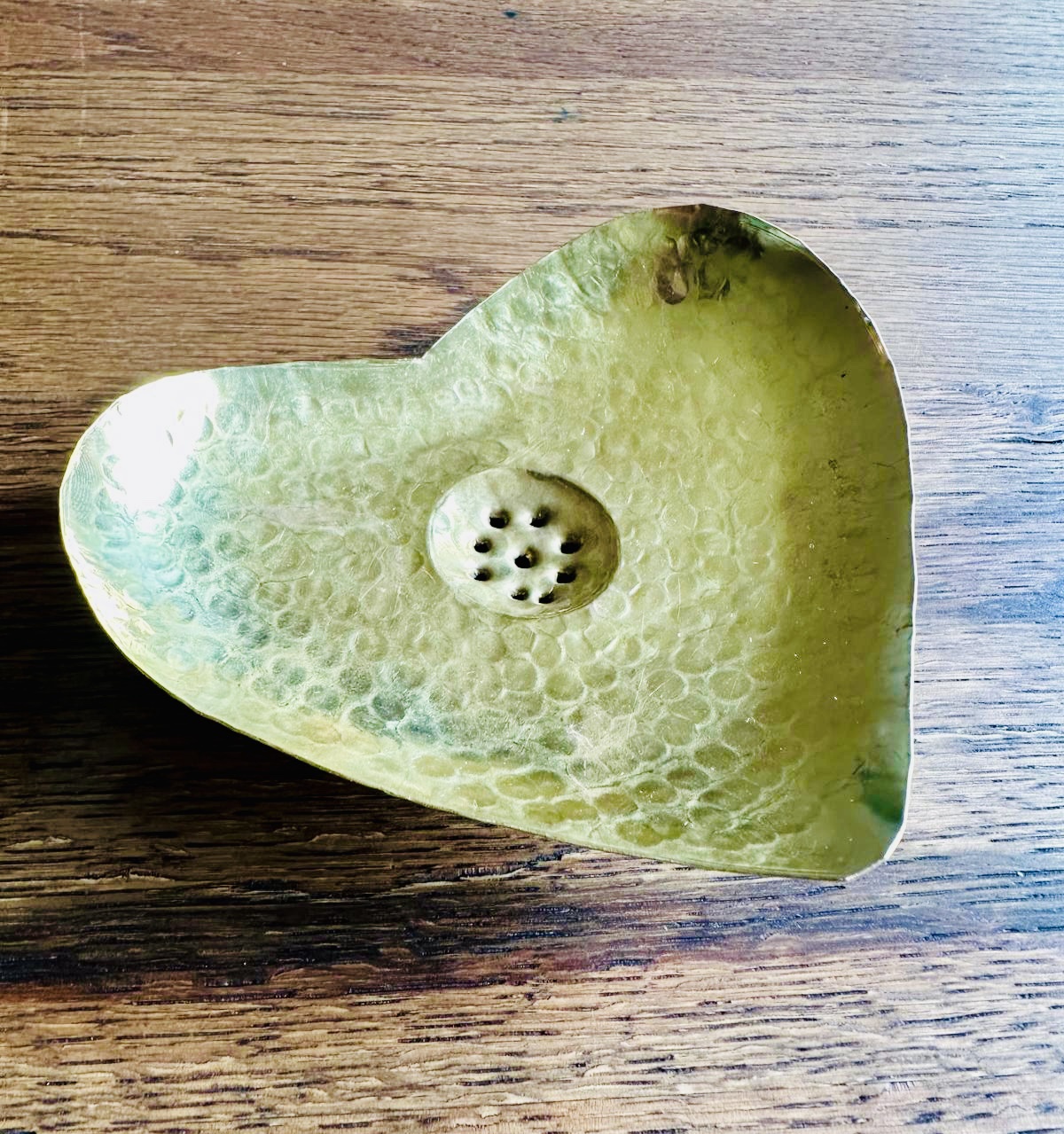 PORTE-SAVON MAROCAIN DORÉ EN LAITON CUIVRE - FORME COEUR – Image 2