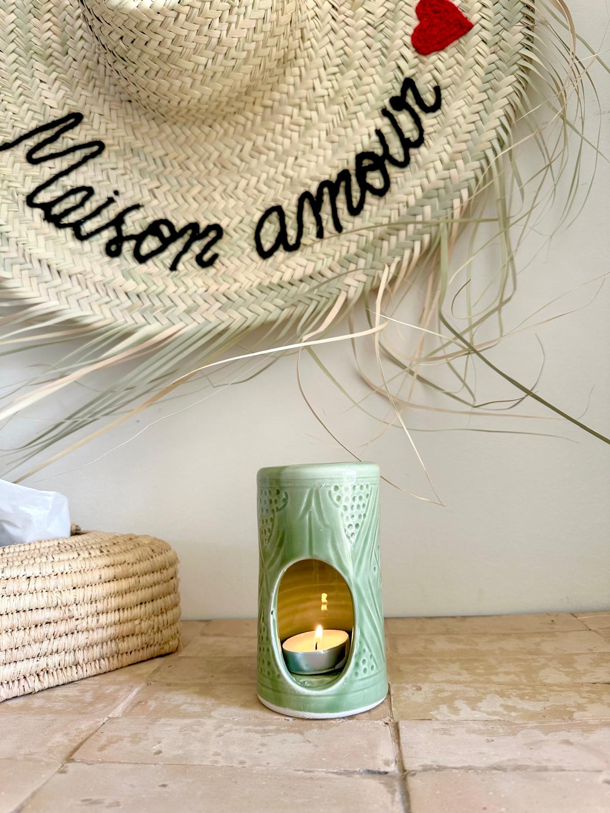 Coffret cadeau senteur d’intérieur - Brûle parfum, Huile à brûler et Bougie – Image 10