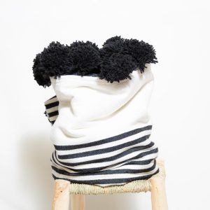 PLAID JETÉ DE LIT À POMPONS 2x3 BLANC RAYÉ NOIR MODÈLE NAÏMA