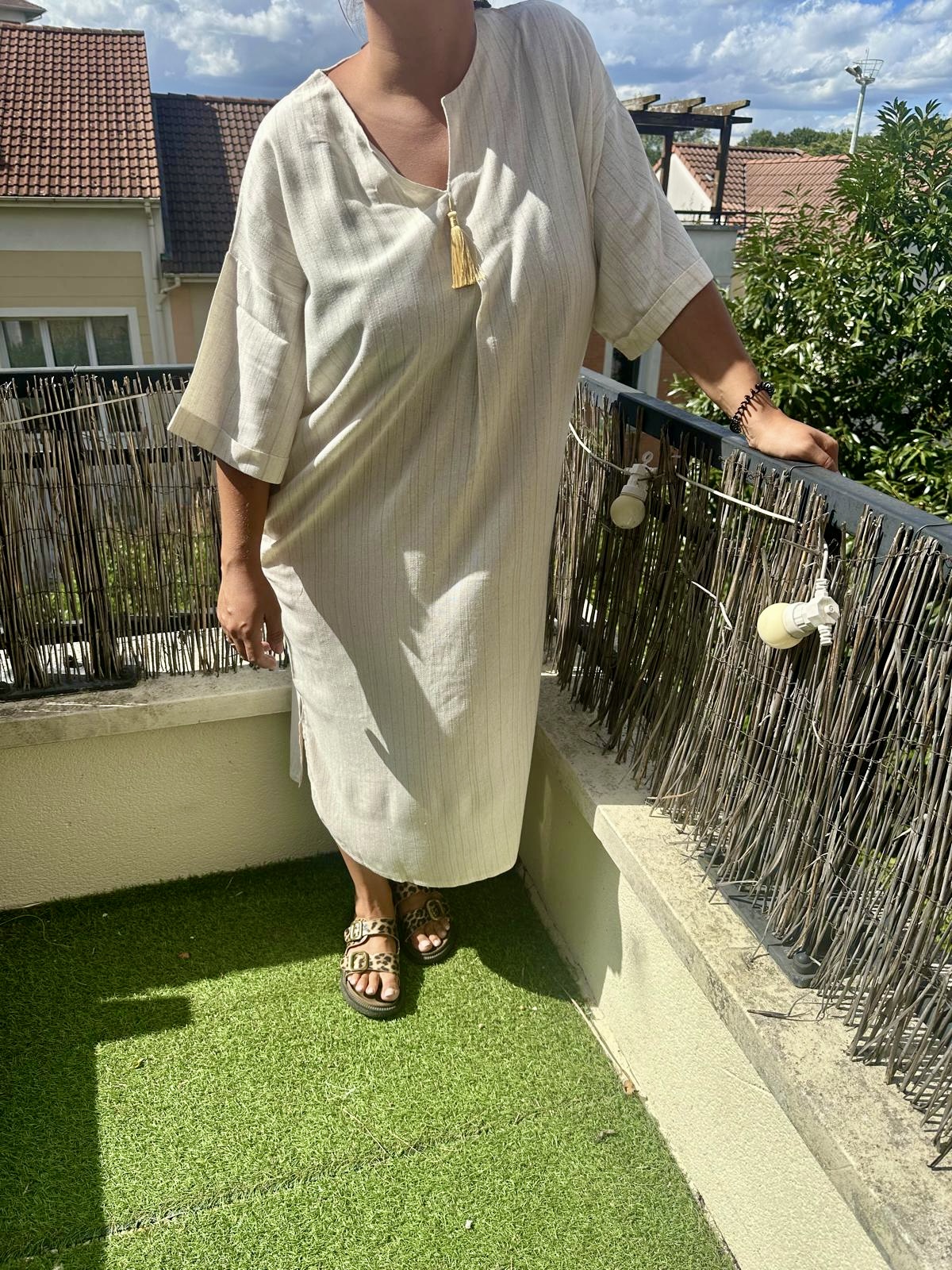 ROBE 100% LIN BLANCHE RAYÉ DORÉ – Image 4