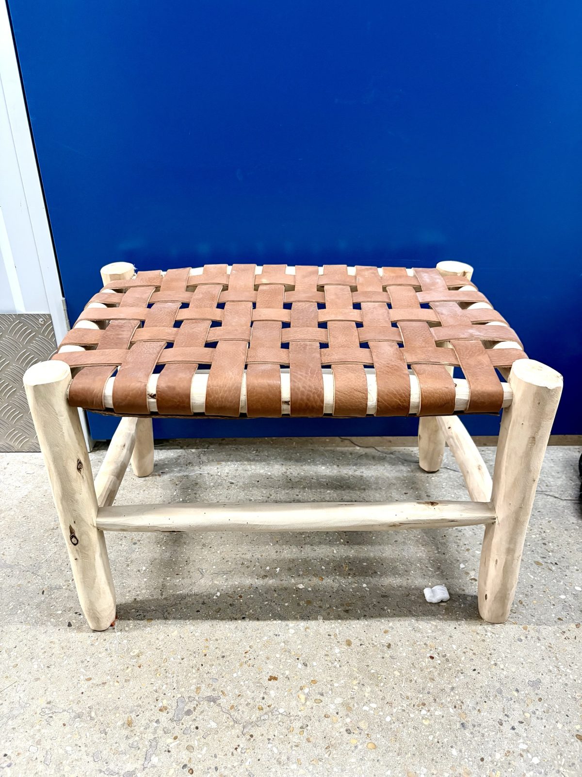 BANC EN CUIR MARRON FONCÉ ET BOIS NATUREL 60CM