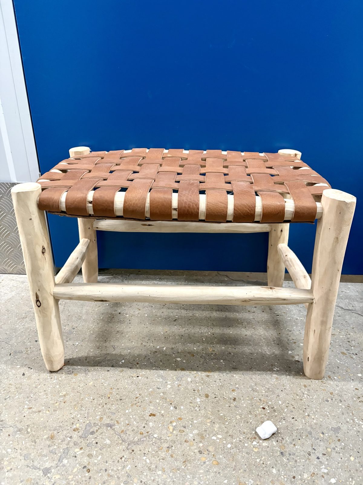 BANC EN CUIR MARRON FONCÉ ET BOIS NATUREL 60CM – Image 2