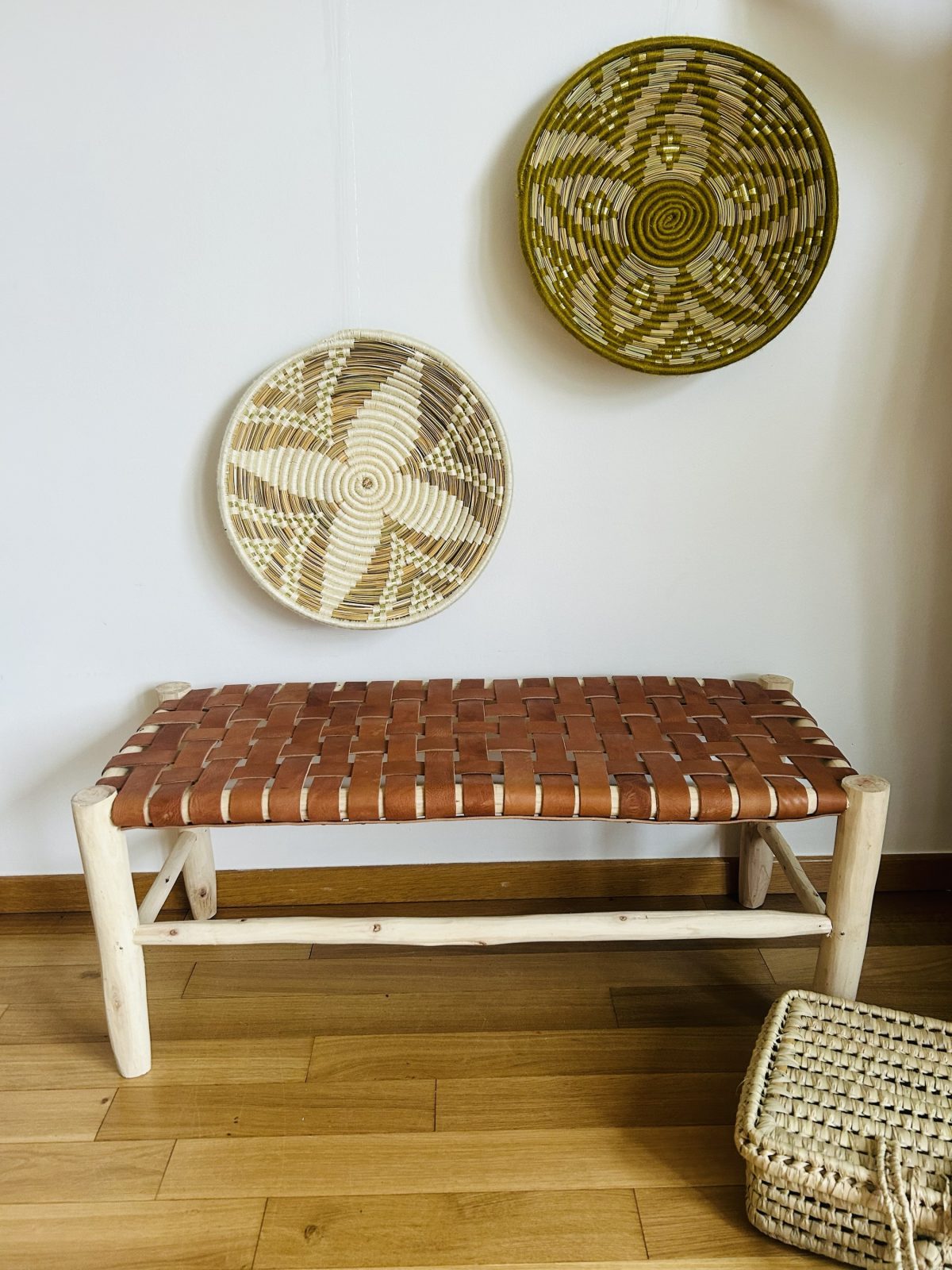 BANC EN CUIR MARRON FONCÉ ET BOIS NATUREL 100CM MODÈLE BZOU – Image 2