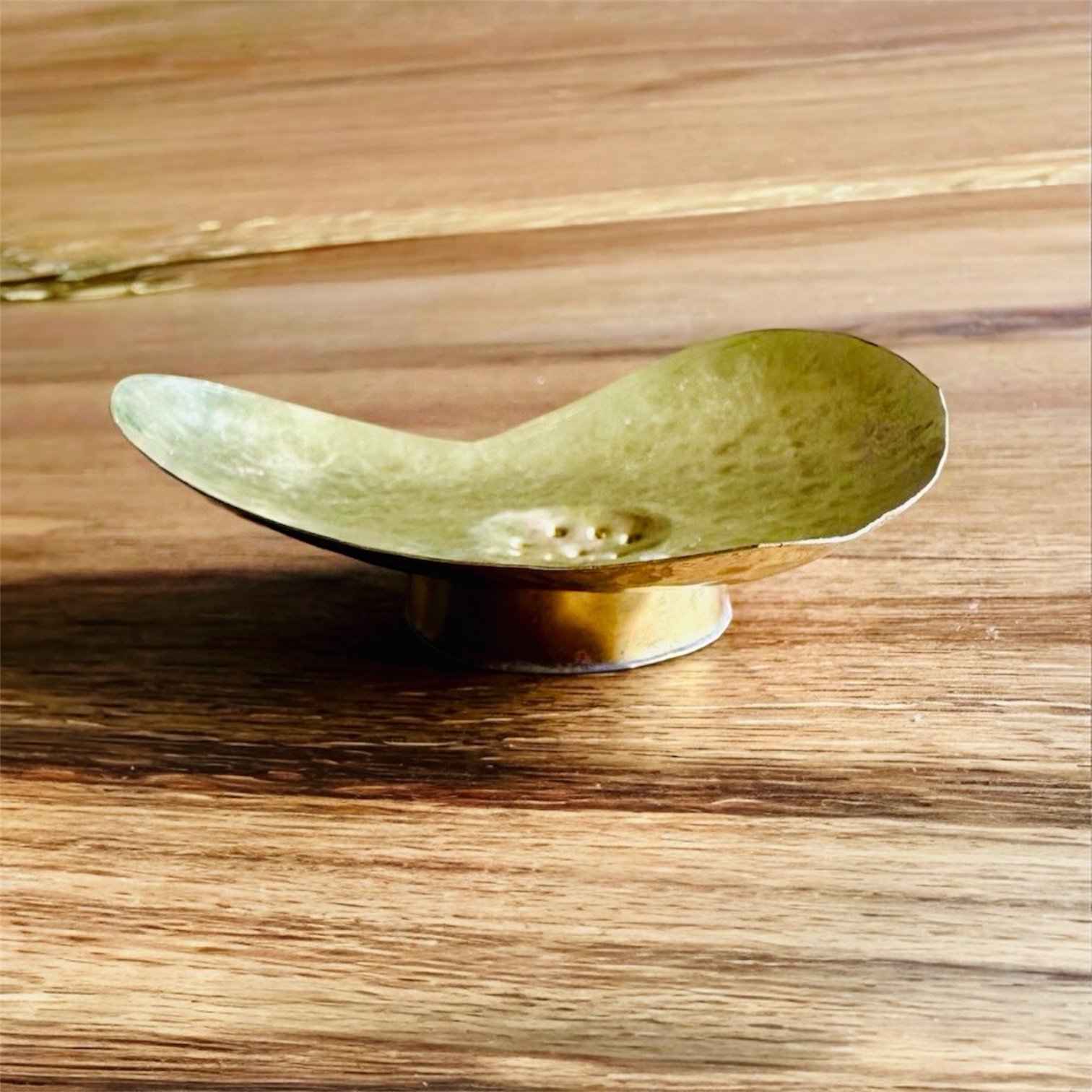 PORTE-SAVON MAROCAIN DORÉ EN LAITON CUIVRE - FORME COEUR – Image 3